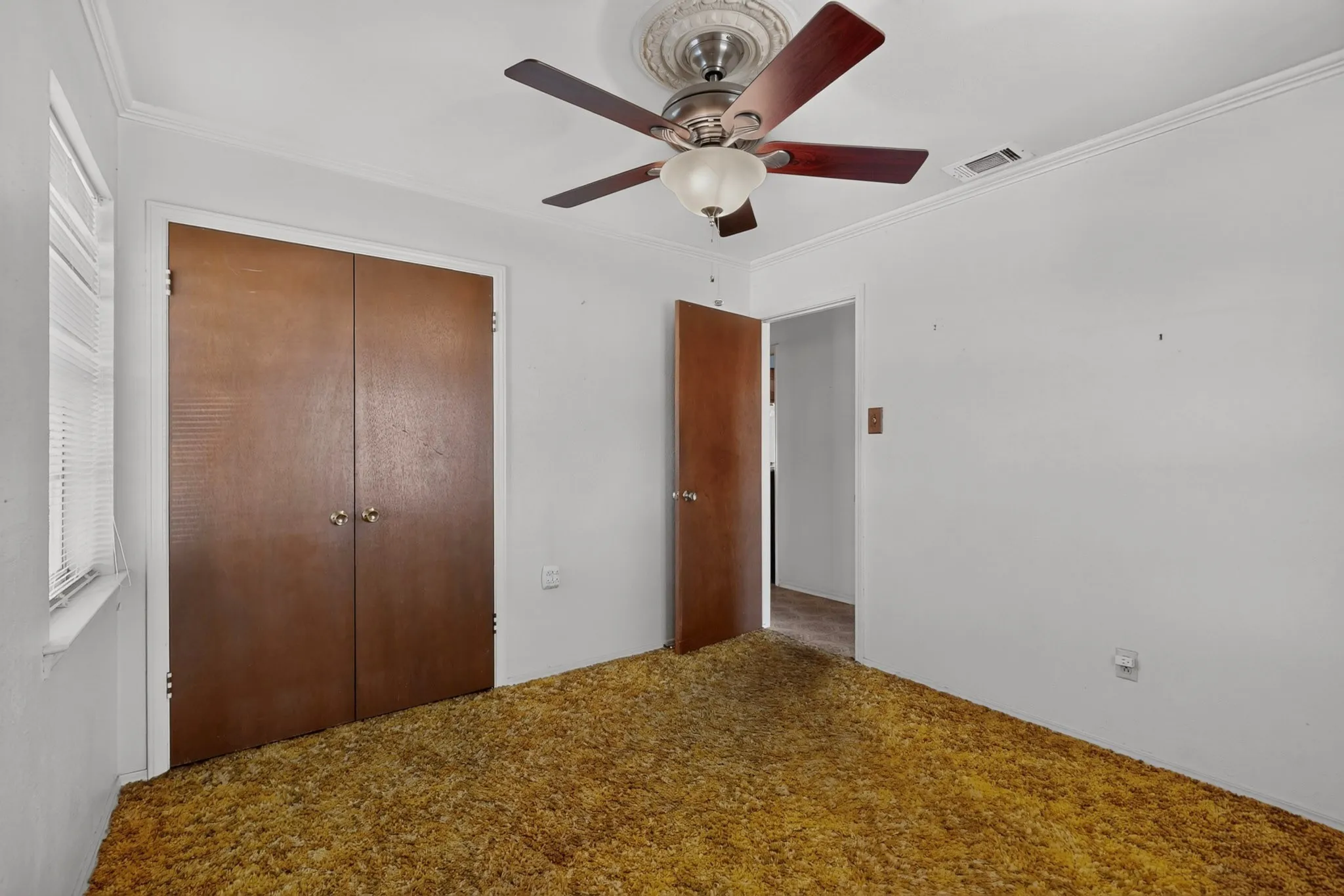 Single Family Residence For Sale in Dallas County , 4638 Colgate Lane, Garland, Texas 75042, 3 Bedroom, 2 Bathroom, 2 Garage spaces, 1,257 Sqft, built in 1964, mls#21394947, Real Estate Agent in Garland, Homes For Sale in Dallas county, Homes For Sale in Garland, Realtor in Garland Texas, Real Estate Brokerage Independent Realty Texas, Luminita Cordes Realtor