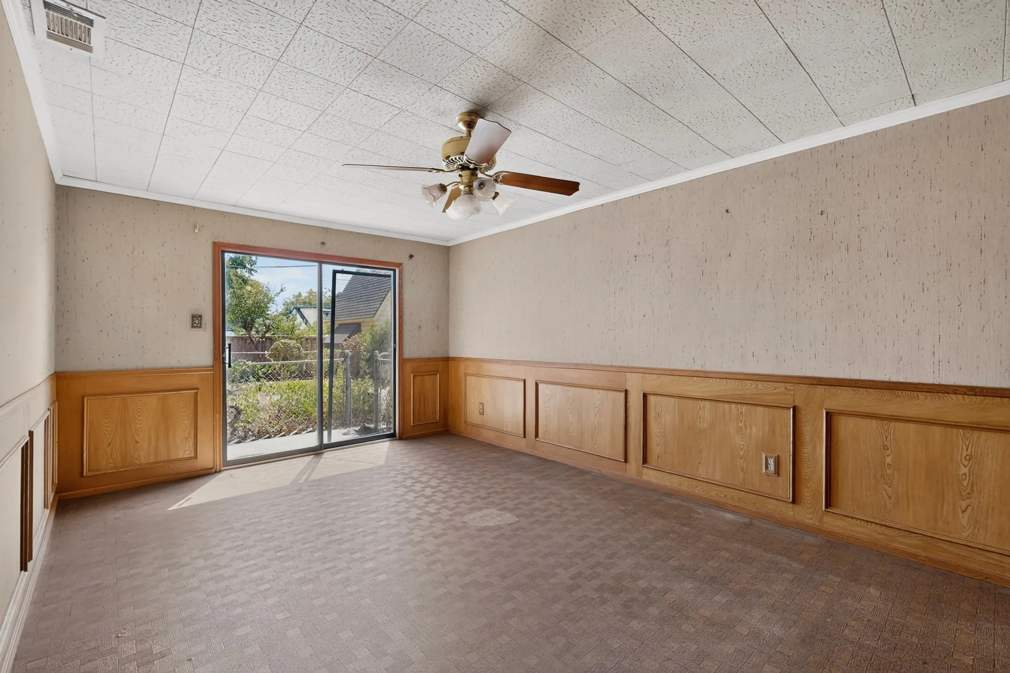 Single Family Residence For Sale in Dallas County , 4638 Colgate Lane, Garland, Texas 75042, 3 Bedroom, 2 Bathroom, 2 Garage spaces, 1,257 Sqft, built in 1964, mls#21394947, Real Estate Agent in Garland, Homes For Sale in Dallas county, Homes For Sale in Garland, Realtor in Garland Texas, Real Estate Brokerage Independent Realty Texas, Luminita Cordes Realtor