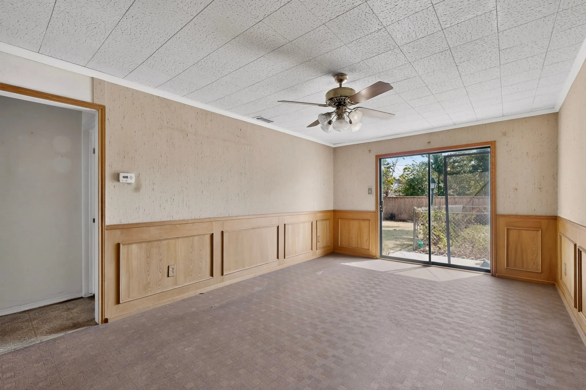 Single Family Residence For Sale in Dallas County , 4638 Colgate Lane, Garland, Texas 75042, 3 Bedroom, 2 Bathroom, 2 Garage spaces, 1,257 Sqft, built in 1964, mls#21394947, Real Estate Agent in Garland, Homes For Sale in Dallas county, Homes For Sale in Garland, Realtor in Garland Texas, Real Estate Brokerage Independent Realty Texas, Luminita Cordes Realtor