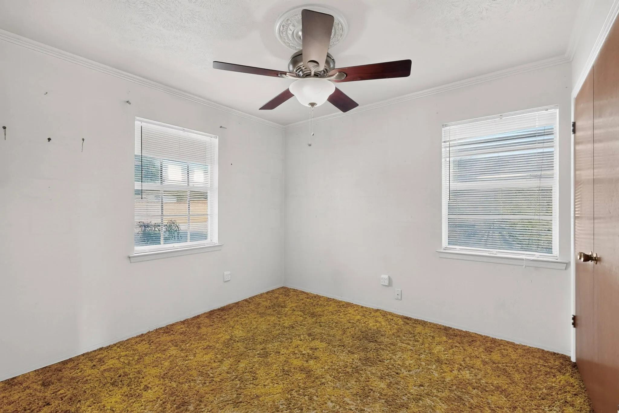 Single Family Residence For Sale in Dallas County , 4638 Colgate Lane, Garland, Texas 75042, 3 Bedroom, 2 Bathroom, 2 Garage spaces, 1,257 Sqft, built in 1964, mls#21394947, Real Estate Agent in Garland, Homes For Sale in Dallas county, Homes For Sale in Garland, Realtor in Garland Texas, Real Estate Brokerage Independent Realty Texas, Luminita Cordes Realtor