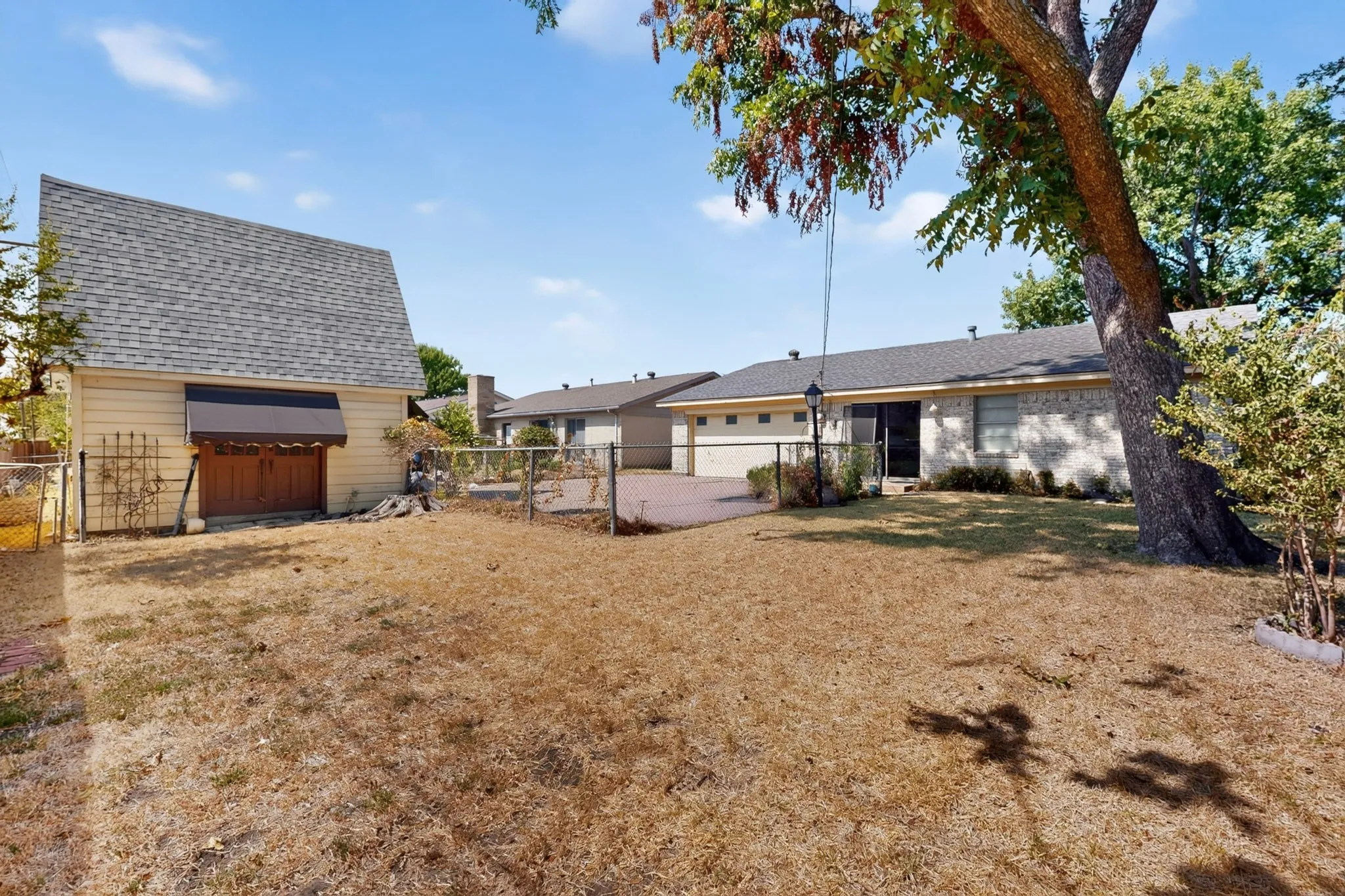 Single Family Residence For Sale in Dallas County , 4638 Colgate Lane, Garland, Texas 75042, 3 Bedroom, 2 Bathroom, 2 Garage spaces, 1,257 Sqft, built in 1964, mls#21394947, Real Estate Agent in Garland, Homes For Sale in Dallas county, Homes For Sale in Garland, Realtor in Garland Texas, Real Estate Brokerage Independent Realty Texas, Luminita Cordes Realtor