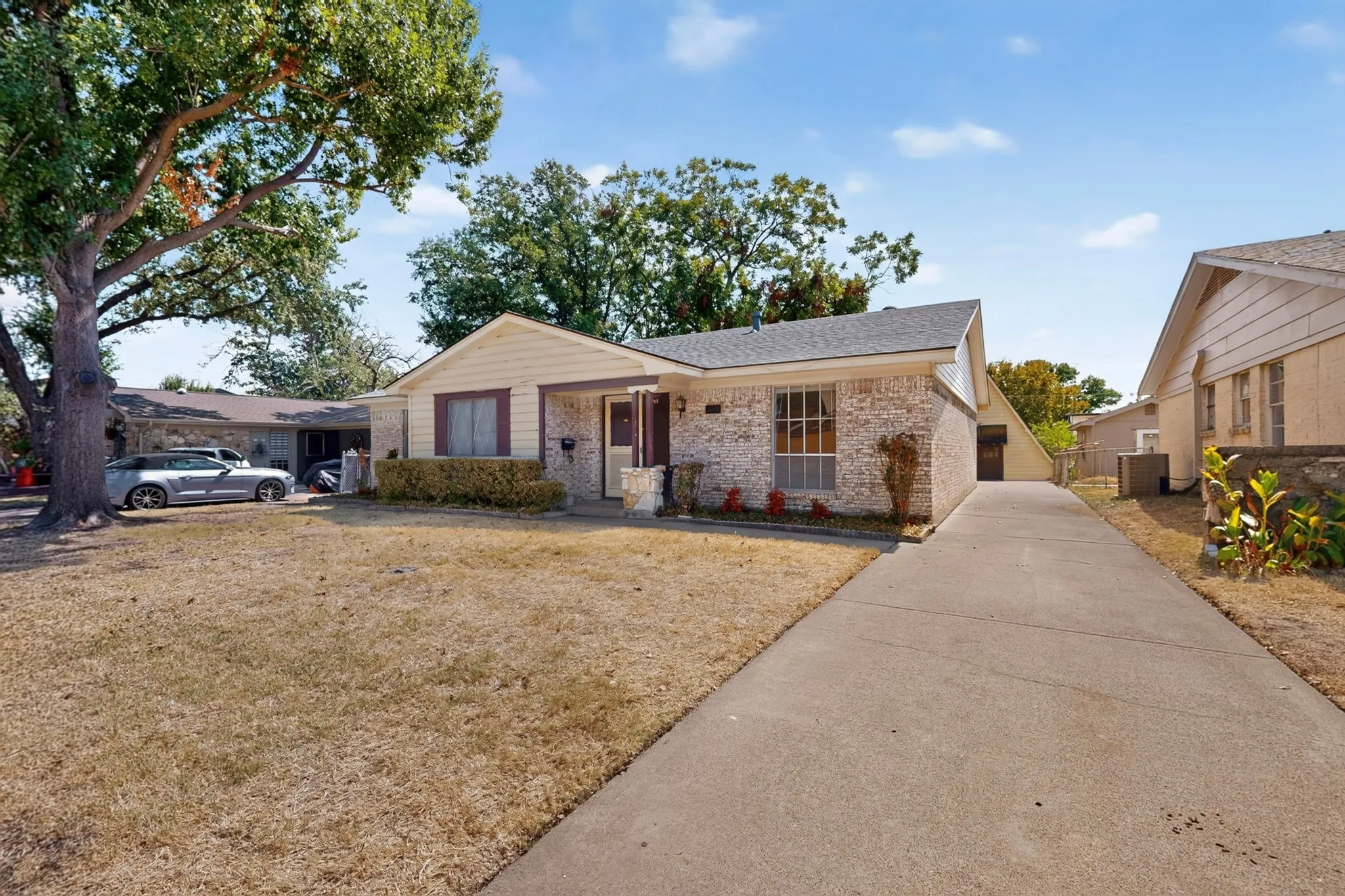 Single Family Residence For Sale in Dallas County , 4638 Colgate Lane, Garland, Texas 75042, 3 Bedroom, 2 Bathroom, 2 Garage spaces, 1,257 Sqft, built in 1964, mls#21394947, Real Estate Agent in Garland, Homes For Sale in Dallas county, Homes For Sale in Garland, Realtor in Garland Texas, Real Estate Brokerage Independent Realty Texas, Luminita Cordes Realtor
