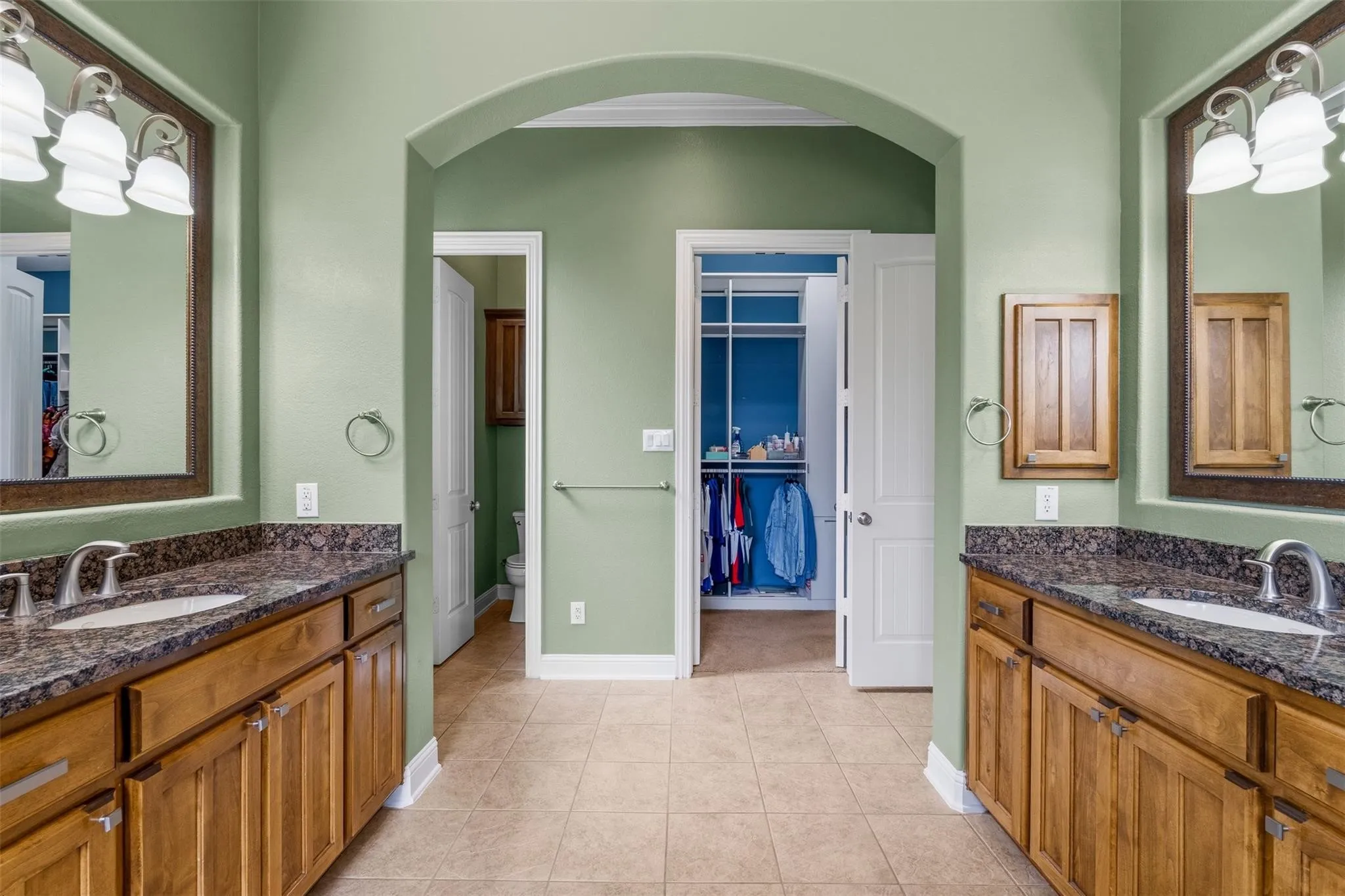 Single Family Residence For Sale in Tarrant County , 1005 High Hawk Trail, Euless, Texas 76039, 5 Bedroom, 4 Bathroom, 3 Garage spaces, 4,167 Sqft, built in 2009, mls#21395386, Real Estate Agent in Euless, Homes For Sale in Tarrant county, Homes For Sale in Euless, Realtor in Euless Texas, Real Estate Brokerage Independent Realty Texas, Luminita Cordes Realtor