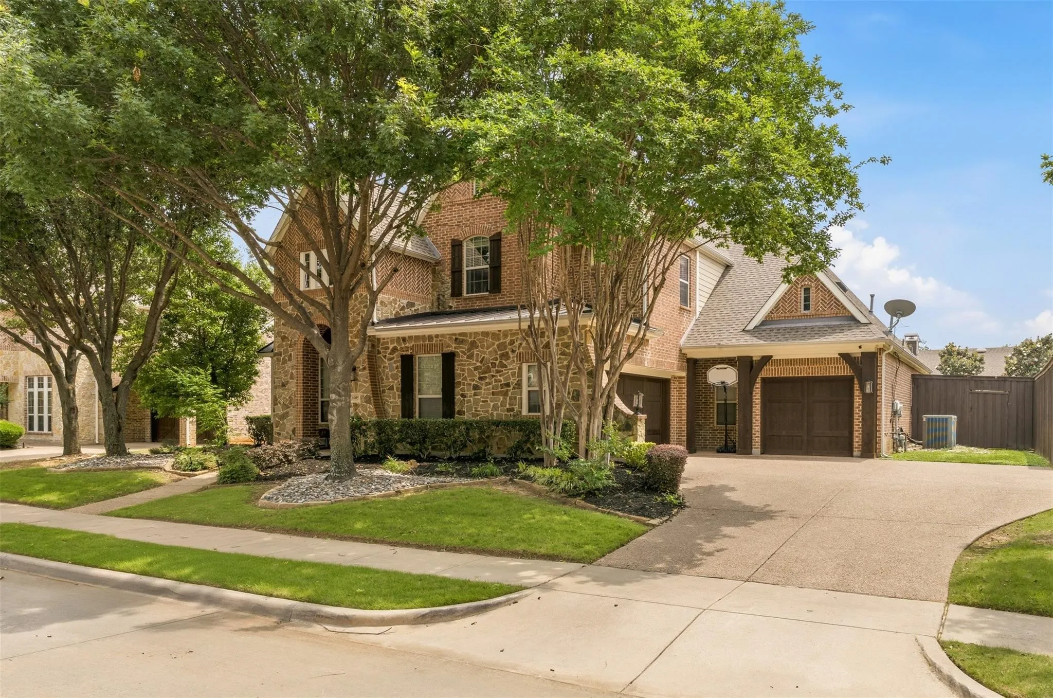 Single Family Residence For Sale in Tarrant County , 1005 High Hawk Trail, Euless, Texas 76039, 5 Bedroom, 4 Bathroom, 3 Garage spaces, 4,167 Sqft, built in 2009, mls#21395386, Real Estate Agent in Euless, Homes For Sale in Tarrant county, Homes For Sale in Euless, Realtor in Euless Texas, Real Estate Brokerage Independent Realty Texas, Luminita Cordes Realtor