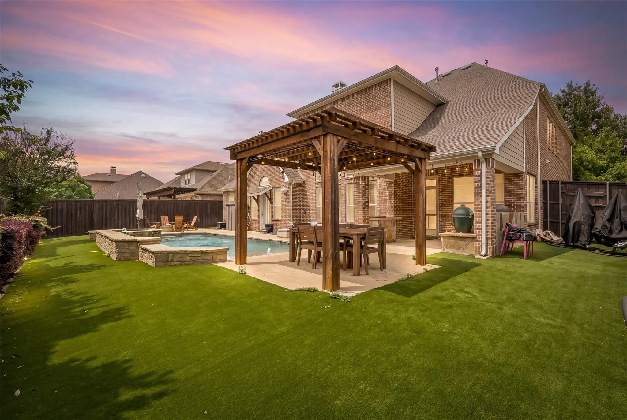 Single Family Residence For Sale in Tarrant County , 1005 High Hawk Trail, Euless, Texas 76039, 5 Bedroom, 4 Bathroom, 3 Garage spaces, 4,167 Sqft, built in 2009, mls#21395386, Real Estate Agent in Euless, Homes For Sale in Tarrant county, Homes For Sale in Euless, Realtor in Euless Texas, Real Estate Brokerage Independent Realty Texas, Luminita Cordes Realtor