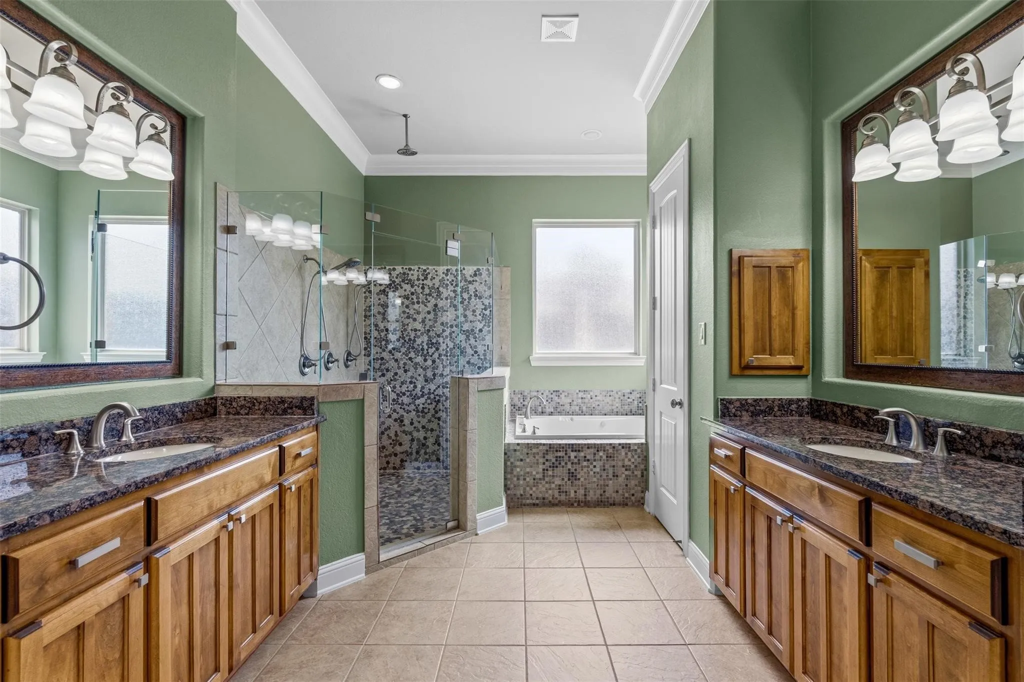 Single Family Residence For Sale in Tarrant County , 1005 High Hawk Trail, Euless, Texas 76039, 5 Bedroom, 4 Bathroom, 3 Garage spaces, 4,167 Sqft, built in 2009, mls#21395386, Real Estate Agent in Euless, Homes For Sale in Tarrant county, Homes For Sale in Euless, Realtor in Euless Texas, Real Estate Brokerage Independent Realty Texas, Luminita Cordes Realtor