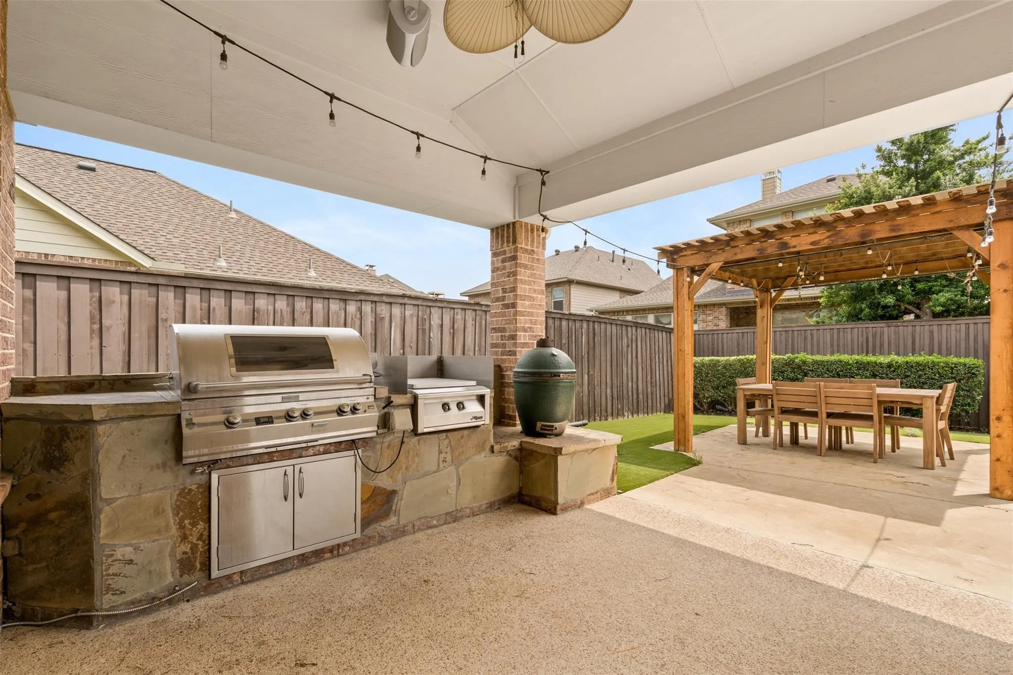 Single Family Residence For Sale in Tarrant County , 1005 High Hawk Trail, Euless, Texas 76039, 5 Bedroom, 4 Bathroom, 3 Garage spaces, 4,167 Sqft, built in 2009, mls#21395386, Real Estate Agent in Euless, Homes For Sale in Tarrant county, Homes For Sale in Euless, Realtor in Euless Texas, Real Estate Brokerage Independent Realty Texas, Luminita Cordes Realtor