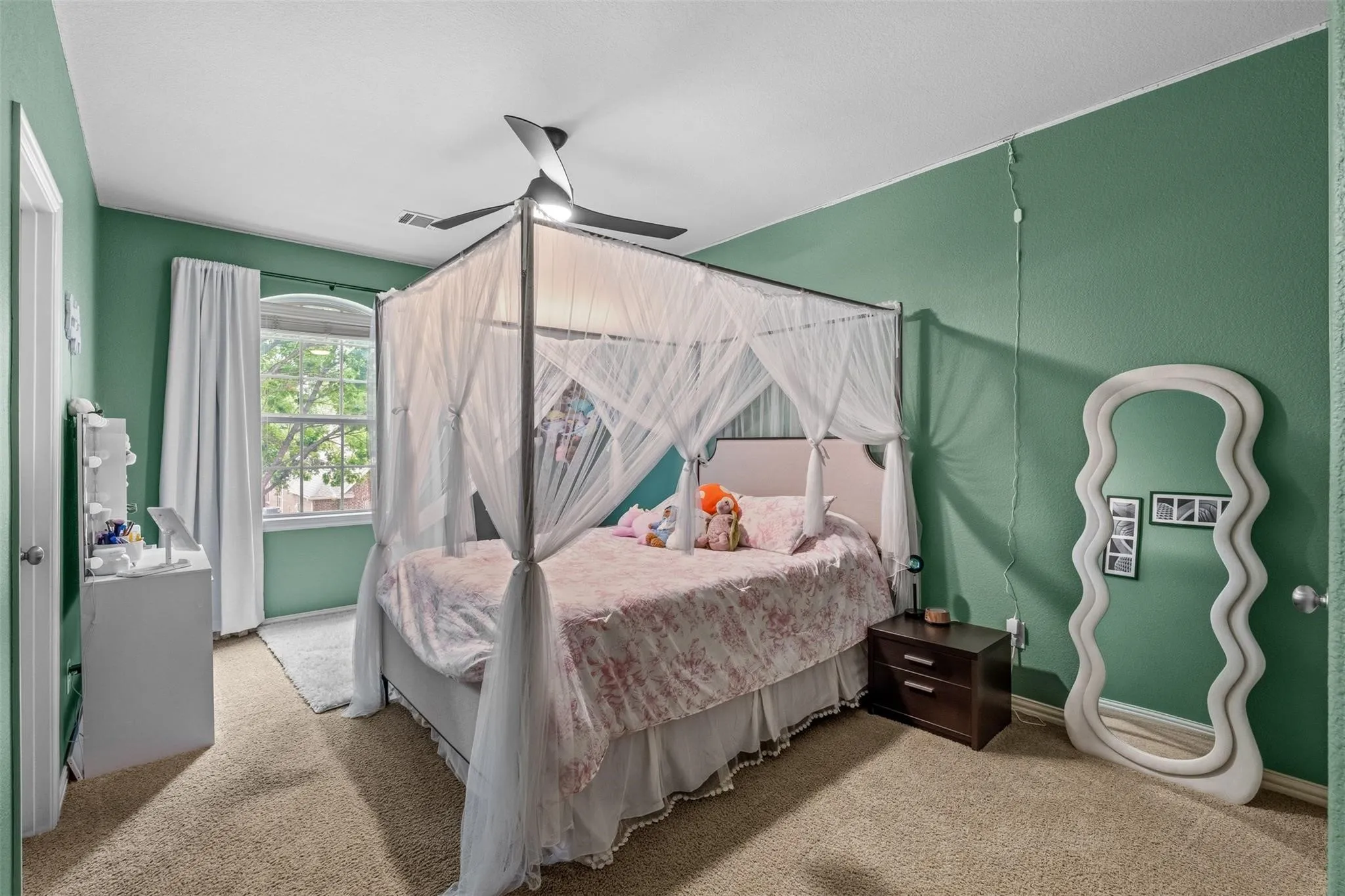 Single Family Residence For Sale in Tarrant County , 1005 High Hawk Trail, Euless, Texas 76039, 5 Bedroom, 4 Bathroom, 3 Garage spaces, 4,167 Sqft, built in 2009, mls#21395386, Real Estate Agent in Euless, Homes For Sale in Tarrant county, Homes For Sale in Euless, Realtor in Euless Texas, Real Estate Brokerage Independent Realty Texas, Luminita Cordes Realtor