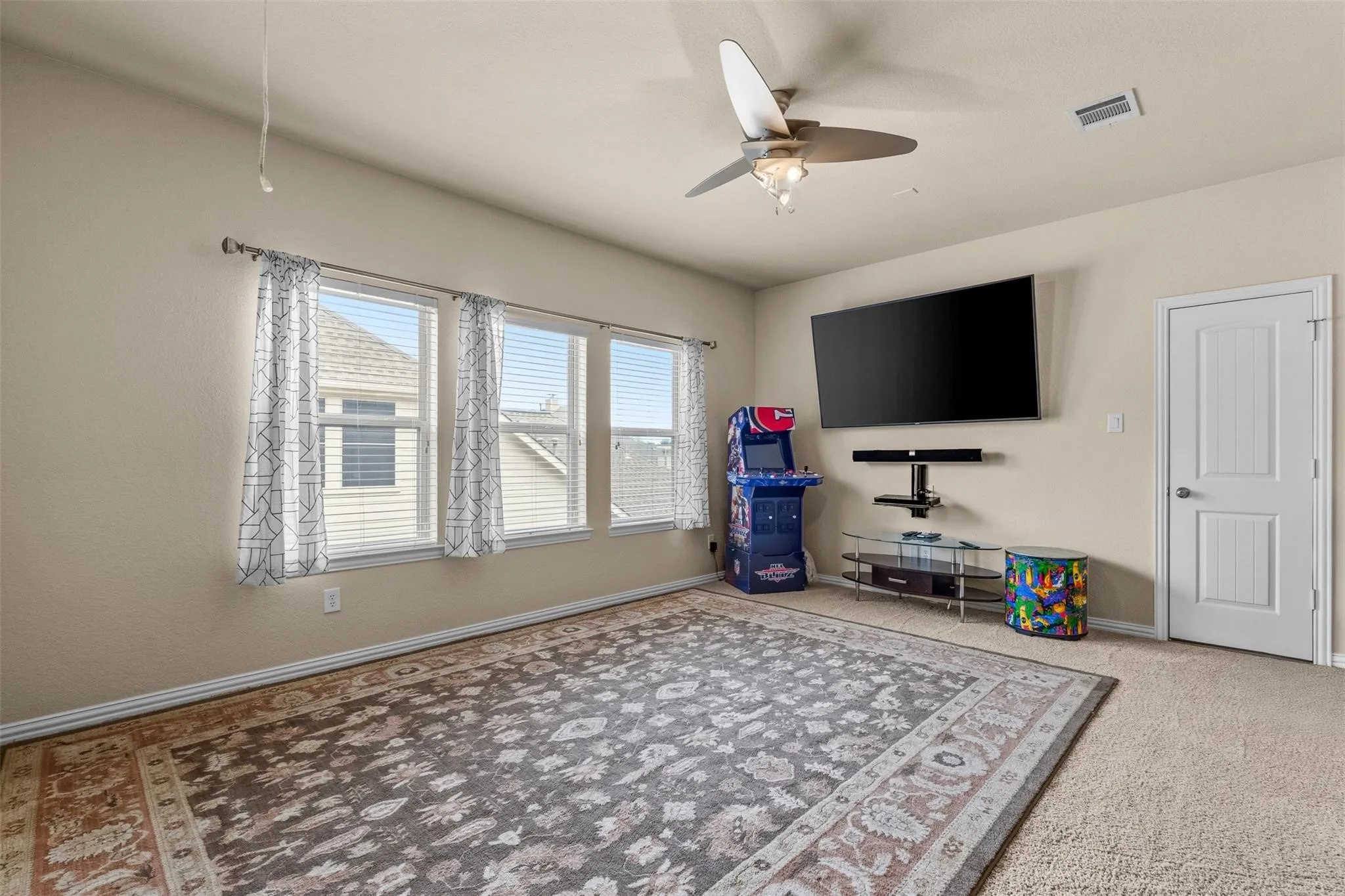 Single Family Residence For Sale in Tarrant County , 1005 High Hawk Trail, Euless, Texas 76039, 5 Bedroom, 4 Bathroom, 3 Garage spaces, 4,167 Sqft, built in 2009, mls#21395386, Real Estate Agent in Euless, Homes For Sale in Tarrant county, Homes For Sale in Euless, Realtor in Euless Texas, Real Estate Brokerage Independent Realty Texas, Luminita Cordes Realtor