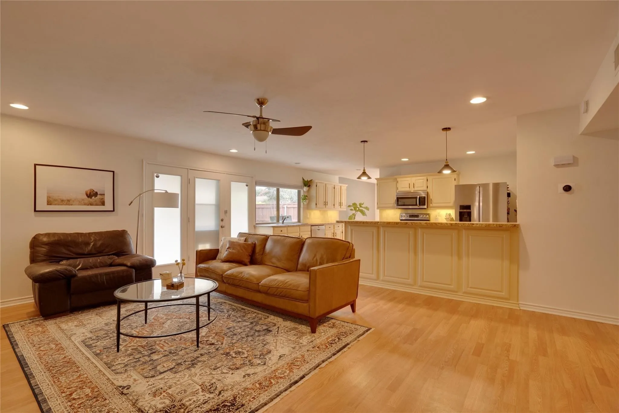 Single Family Residence For Rent in Dallas County , 8515 Londonderry Lane, Dallas, Texas 75228, 3 Bedroom, 2 Bathroom, 2 Garage spaces, 1,732 Sqft, built in 1977, mls#21377892, Real Estate Agent in Dallas, Homes For Rent in Dallas county, Homes For Rent in Dallas, Realtor in Dallas Texas, Real Estate Brokerage Independent Realty Texas, Luminita Cordes Realtor