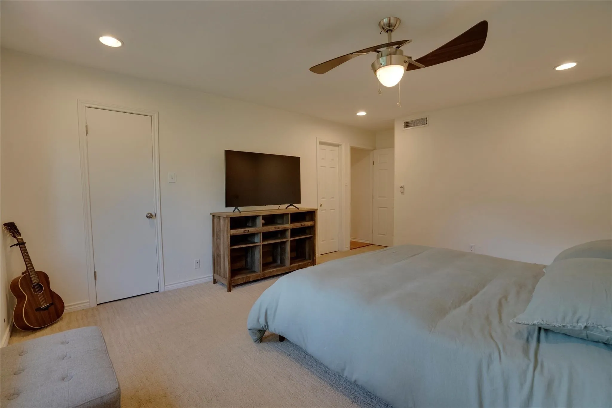 Single Family Residence For Rent in Dallas County , 8515 Londonderry Lane, Dallas, Texas 75228, 3 Bedroom, 2 Bathroom, 2 Garage spaces, 1,732 Sqft, built in 1977, mls#21377892, Real Estate Agent in Dallas, Homes For Rent in Dallas county, Homes For Rent in Dallas, Realtor in Dallas Texas, Real Estate Brokerage Independent Realty Texas, Luminita Cordes Realtor