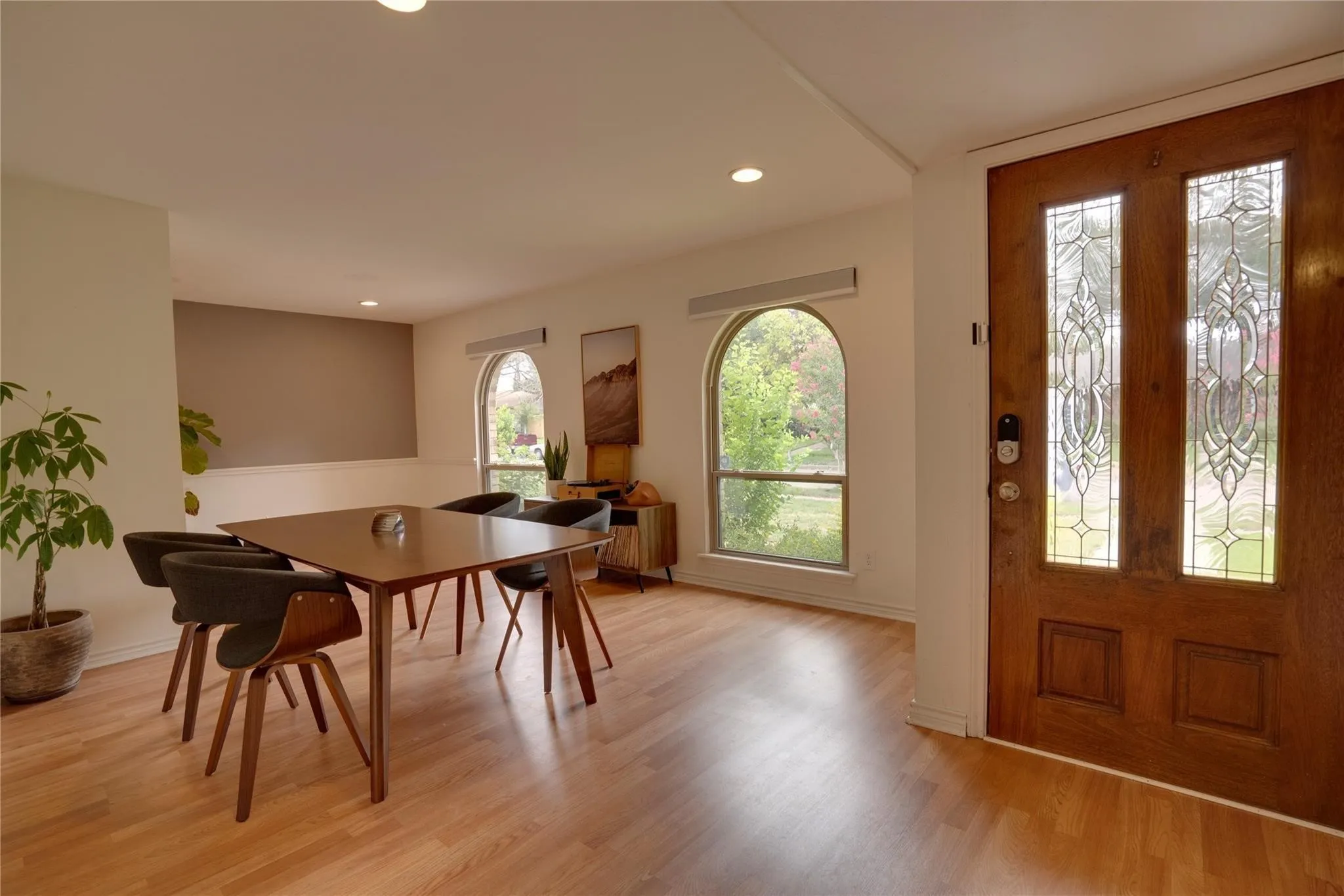 Single Family Residence For Rent in Dallas County , 8515 Londonderry Lane, Dallas, Texas 75228, 3 Bedroom, 2 Bathroom, 2 Garage spaces, 1,732 Sqft, built in 1977, mls#21377892, Real Estate Agent in Dallas, Homes For Rent in Dallas county, Homes For Rent in Dallas, Realtor in Dallas Texas, Real Estate Brokerage Independent Realty Texas, Luminita Cordes Realtor