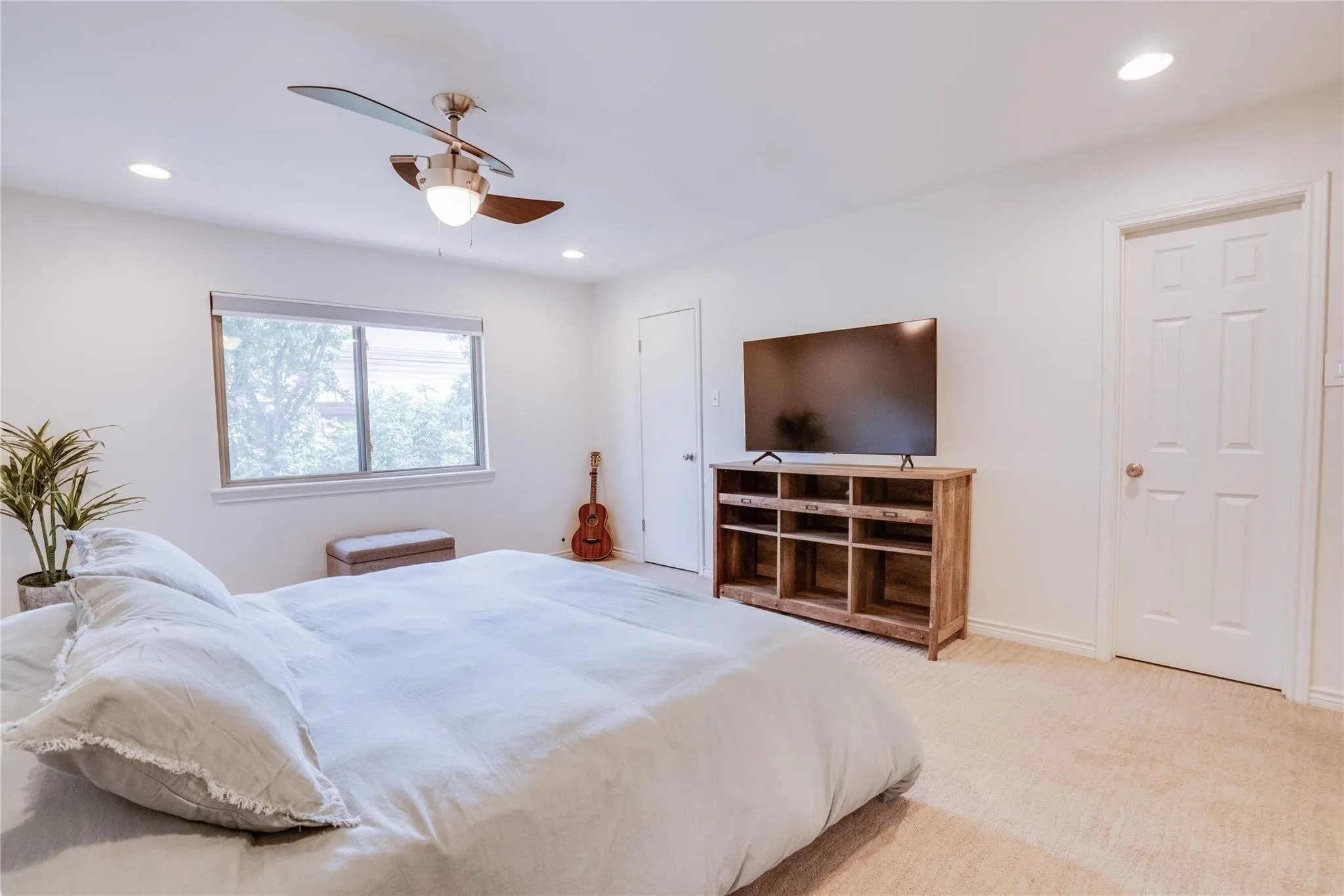 Single Family Residence For Rent in Dallas County , 8515 Londonderry Lane, Dallas, Texas 75228, 3 Bedroom, 2 Bathroom, 2 Garage spaces, 1,732 Sqft, built in 1977, mls#21377892, Real Estate Agent in Dallas, Homes For Rent in Dallas county, Homes For Rent in Dallas, Realtor in Dallas Texas, Real Estate Brokerage Independent Realty Texas, Luminita Cordes Realtor