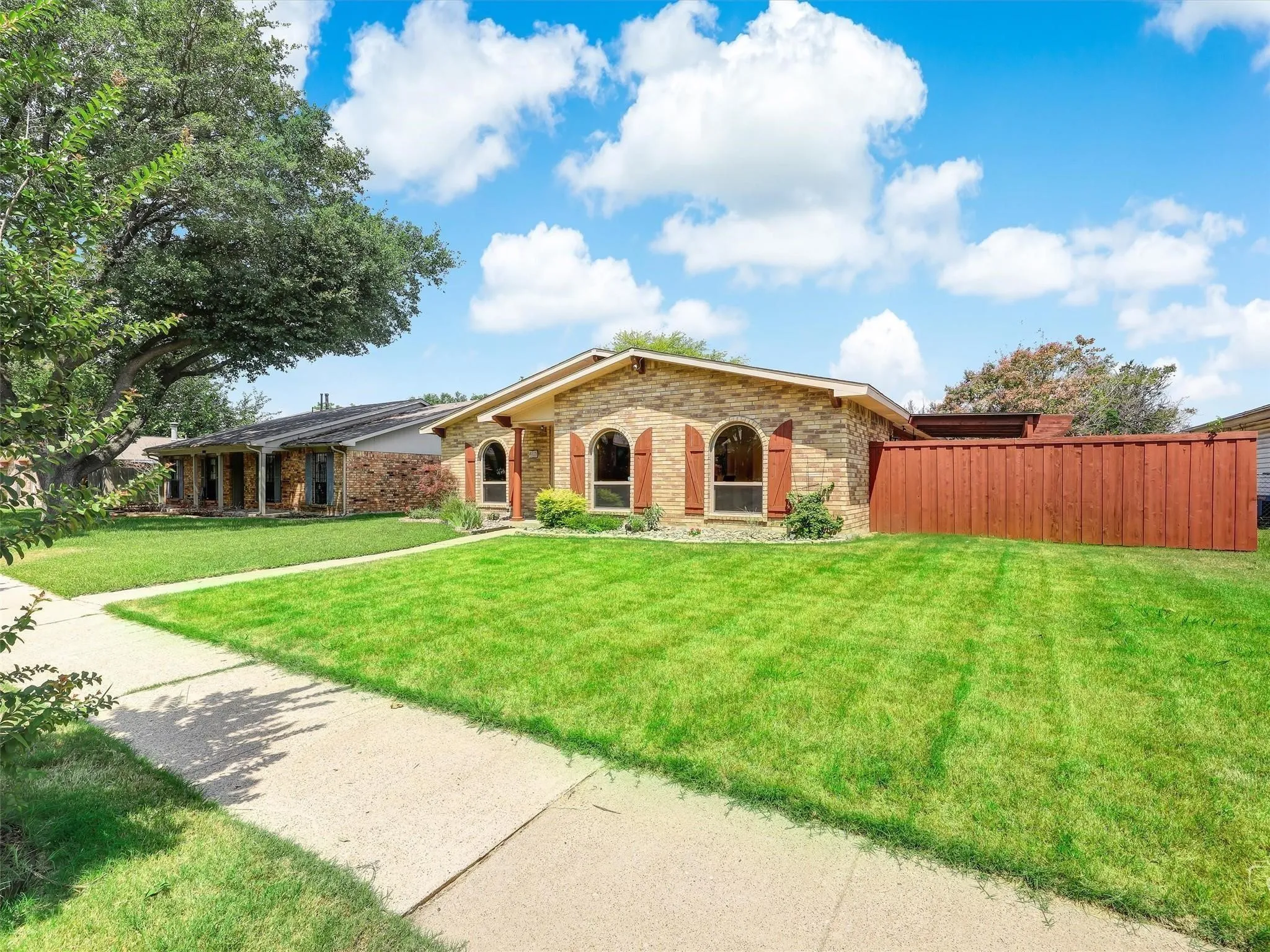Single Family Residence For Rent in Dallas County , 8515 Londonderry Lane, Dallas, Texas 75228, 3 Bedroom, 2 Bathroom, 2 Garage spaces, 1,732 Sqft, built in 1977, mls#21377892, Real Estate Agent in Dallas, Homes For Rent in Dallas county, Homes For Rent in Dallas, Realtor in Dallas Texas, Real Estate Brokerage Independent Realty Texas, Luminita Cordes Realtor