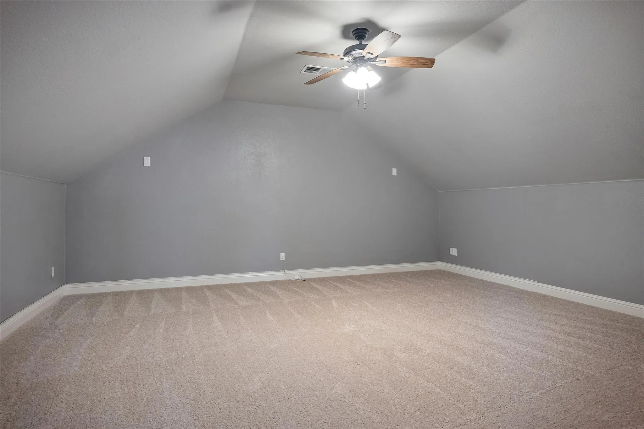 Single Family Residence For Sale in Tarrant County , 9705 Bowman Drive, Fort Worth, Texas 76244, 4 Bedroom, 4 Bathroom, 3 Garage spaces, 3,710 Sqft, built in 2010, mls#21394477, Real Estate Agent in Fort Worth, Homes For Sale in Tarrant county, Homes For Sale in Fort Worth, Realtor in Fort Worth Texas, Real Estate Brokerage Independent Realty Texas, Luminita Cordes Realtor
