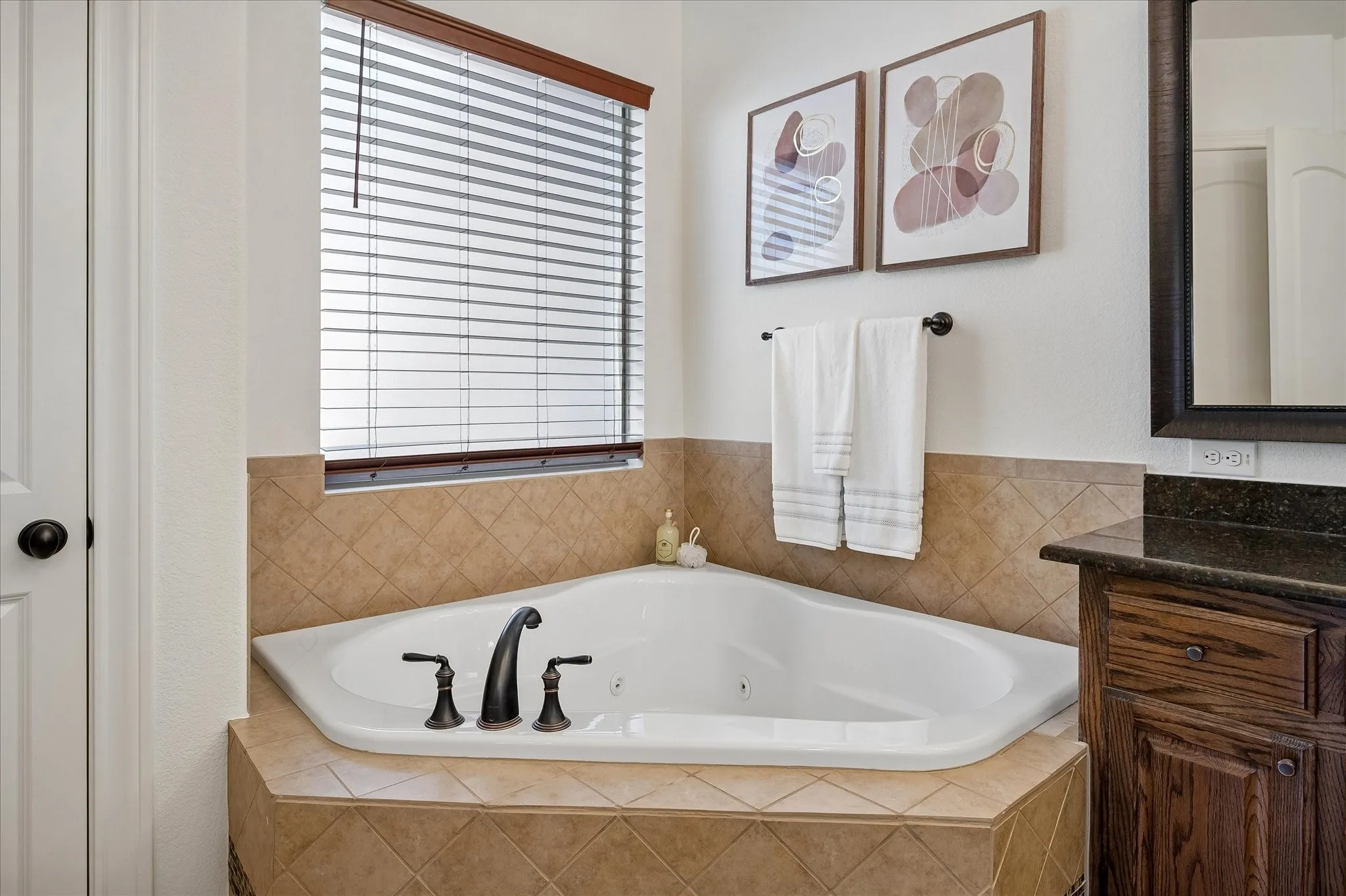 Single Family Residence For Sale in Tarrant County , 9705 Bowman Drive, Fort Worth, Texas 76244, 4 Bedroom, 4 Bathroom, 3 Garage spaces, 3,710 Sqft, built in 2010, mls#21394477, Real Estate Agent in Fort Worth, Homes For Sale in Tarrant county, Homes For Sale in Fort Worth, Realtor in Fort Worth Texas, Real Estate Brokerage Independent Realty Texas, Luminita Cordes Realtor