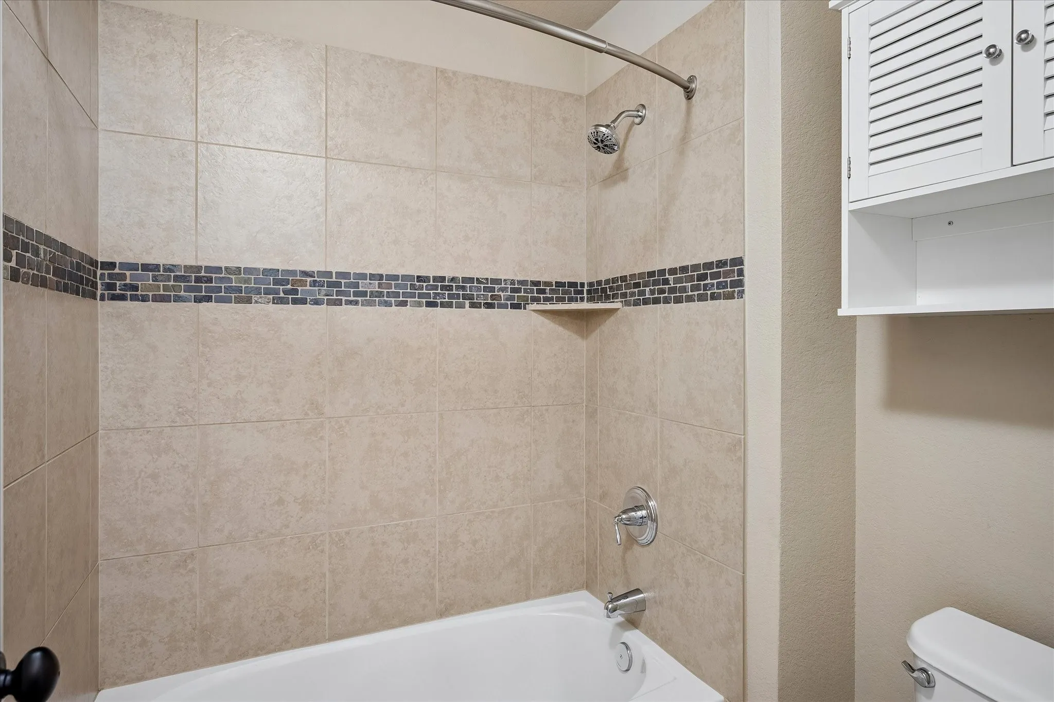 Full bath upstairs