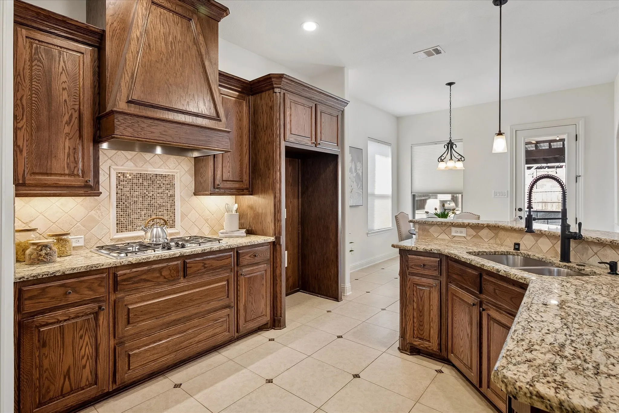 Single Family Residence For Sale in Tarrant County , 9705 Bowman Drive, Fort Worth, Texas 76244, 4 Bedroom, 4 Bathroom, 3 Garage spaces, 3,710 Sqft, built in 2010, mls#21394477, Real Estate Agent in Fort Worth, Homes For Sale in Tarrant county, Homes For Sale in Fort Worth, Realtor in Fort Worth Texas, Real Estate Brokerage Independent Realty Texas, Luminita Cordes Realtor