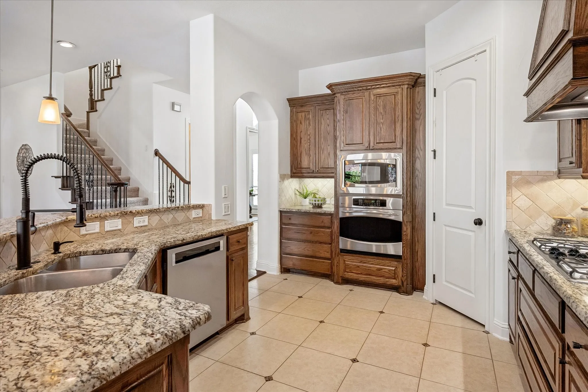 Gorgeous kitchen with stainless steel appliances, gas cooktop, upgraded lighting plenty of space for the chef.