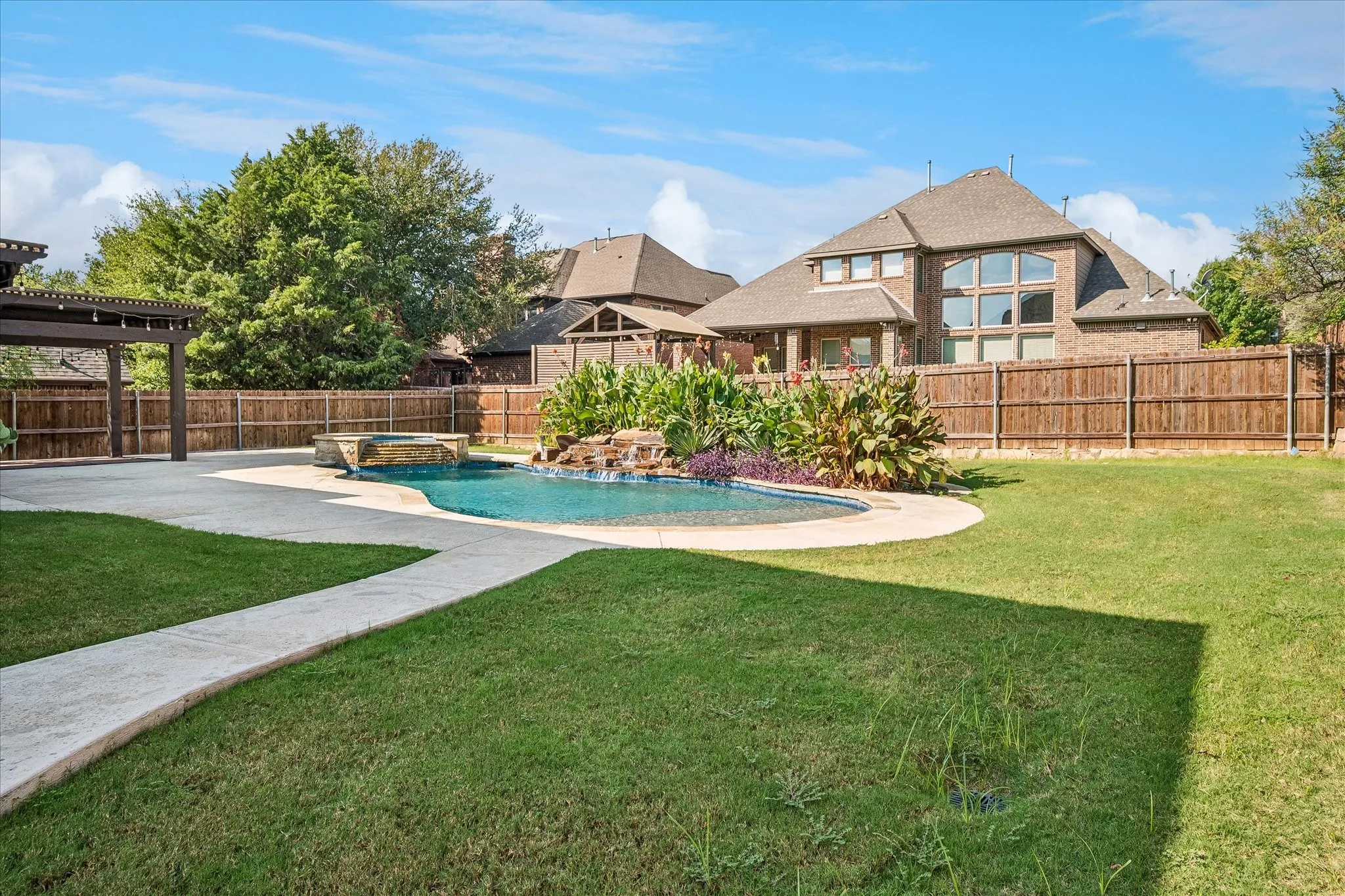 Huge backyard with plenty of additional space for all of your outdoor needs.