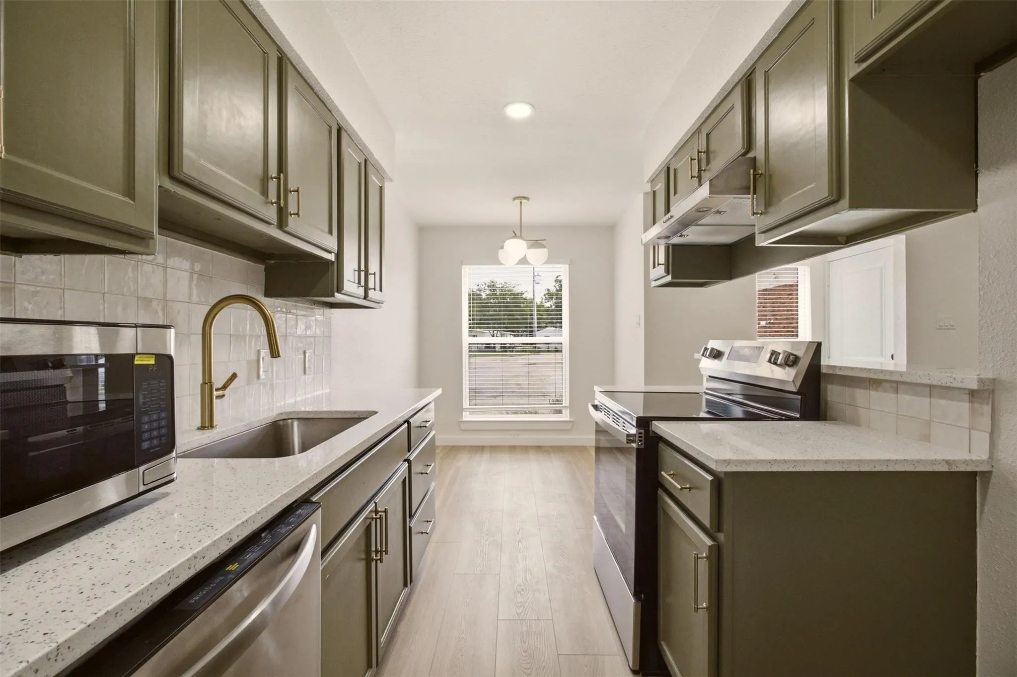 Apartment For Rent in Tarrant County , 908 Isbell Road A, Fort Worth, Texas 76114, 2 Bedroom, 2 Bathroom, Garage spaces, 920 Sqft, built in 1983, mls#21395471, Real Estate Agent in Fort Worth, Homes For Rent in Tarrant county, Homes For Rent in Fort Worth, Realtor in Fort Worth Texas, Real Estate Brokerage Independent Realty Texas, Luminita Cordes Realtor