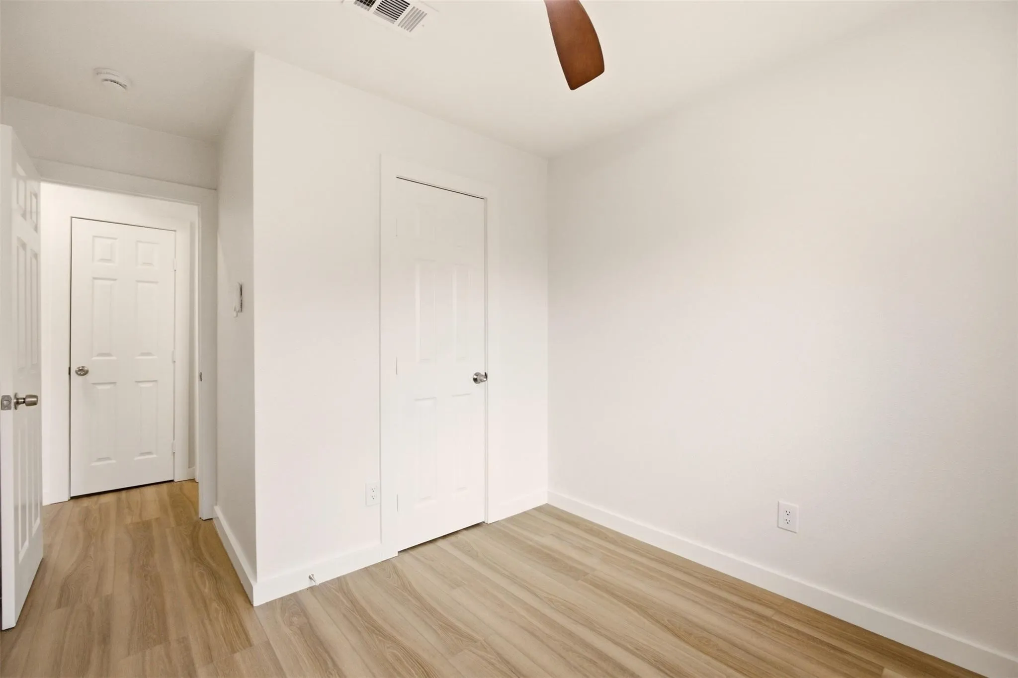 Apartment For Rent in Tarrant County , 908 Isbell Road A, Fort Worth, Texas 76114, 2 Bedroom, 2 Bathroom, Garage spaces, 920 Sqft, built in 1983, mls#21395471, Real Estate Agent in Fort Worth, Homes For Rent in Tarrant county, Homes For Rent in Fort Worth, Realtor in Fort Worth Texas, Real Estate Brokerage Independent Realty Texas, Luminita Cordes Realtor