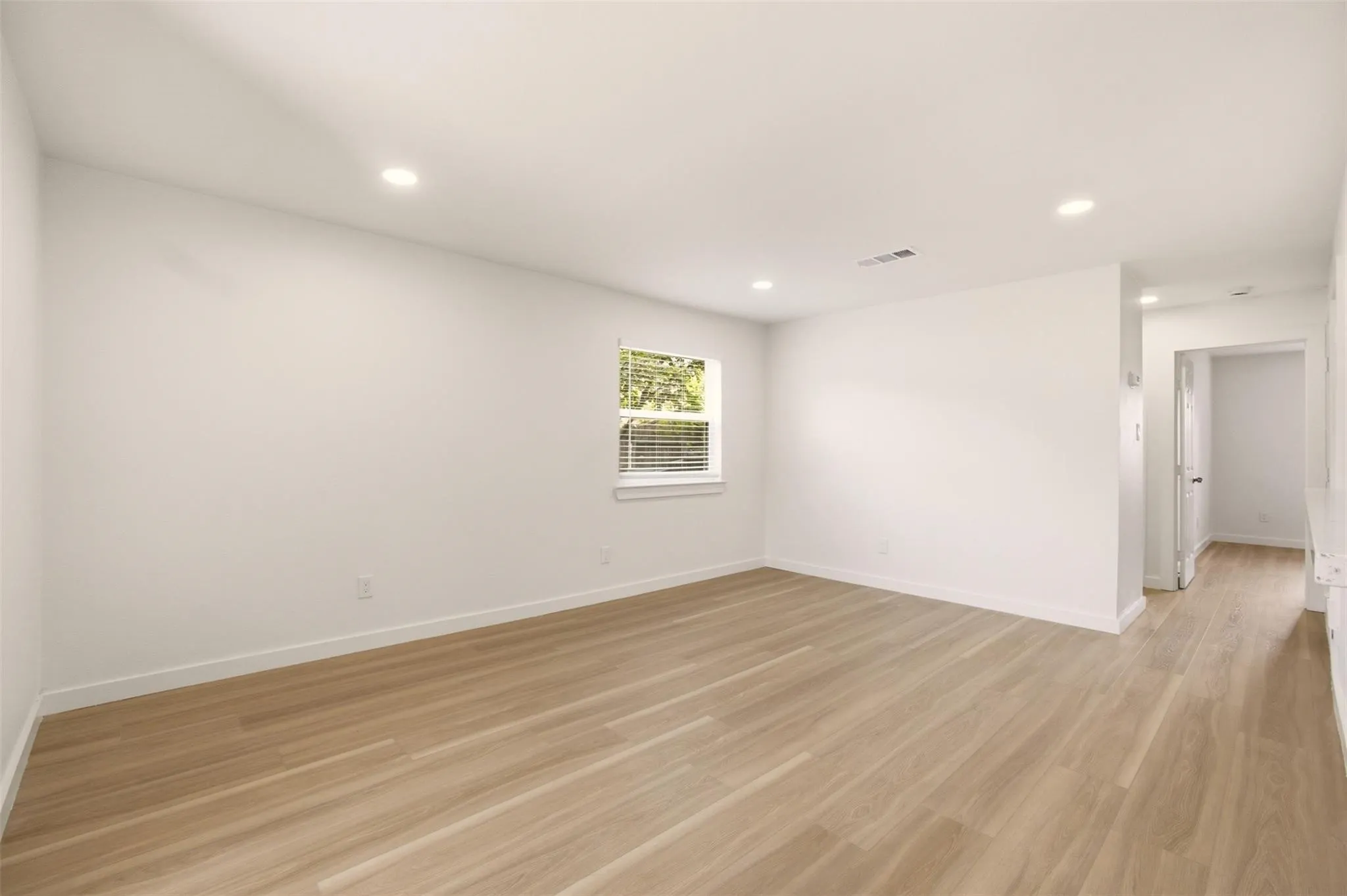 Apartment For Rent in Tarrant County , 908 Isbell Road A, Fort Worth, Texas 76114, 2 Bedroom, 2 Bathroom, Garage spaces, 920 Sqft, built in 1983, mls#21395471, Real Estate Agent in Fort Worth, Homes For Rent in Tarrant county, Homes For Rent in Fort Worth, Realtor in Fort Worth Texas, Real Estate Brokerage Independent Realty Texas, Luminita Cordes Realtor