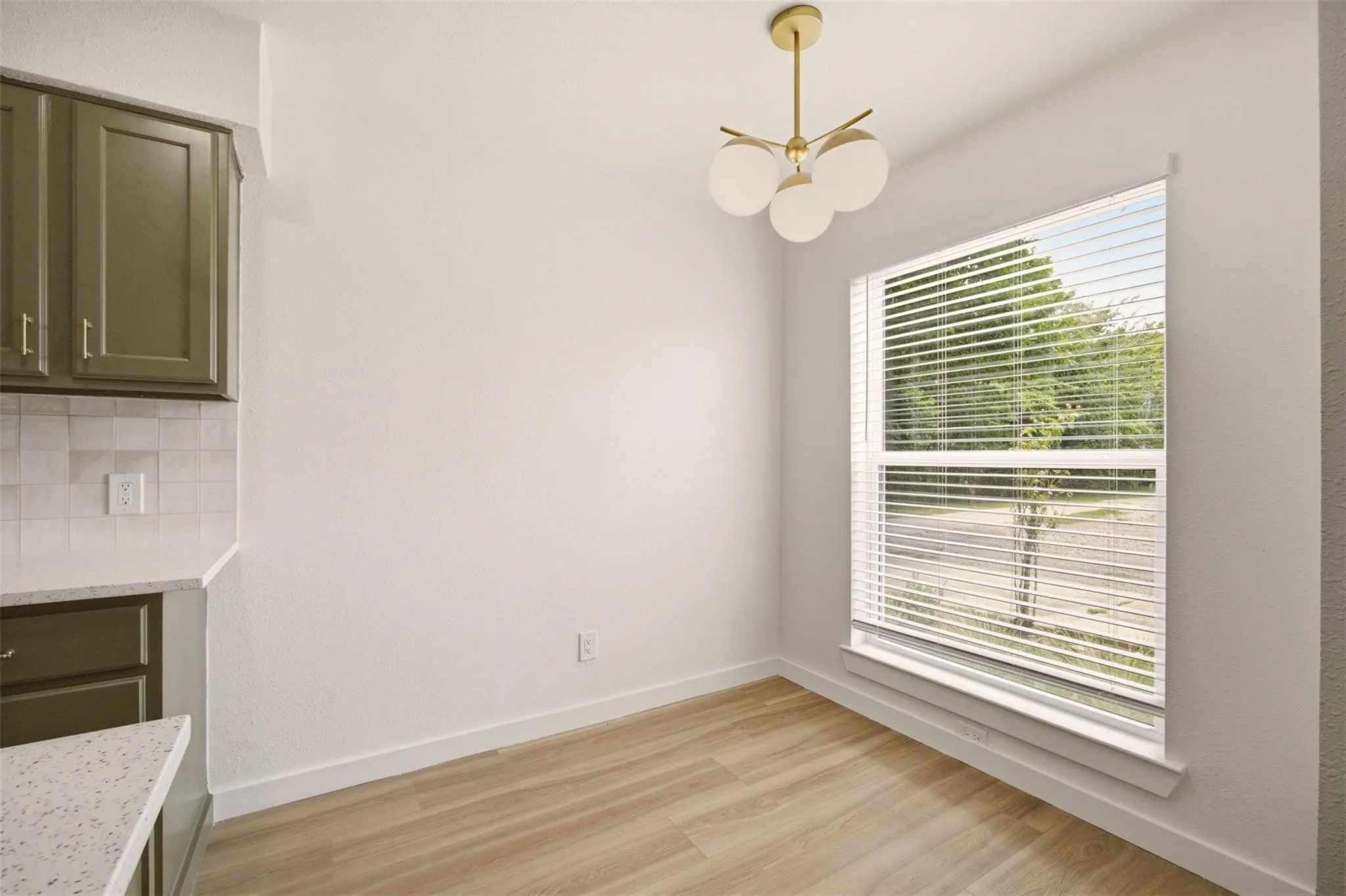 Apartment For Rent in Tarrant County , 908 Isbell Road A, Fort Worth, Texas 76114, 2 Bedroom, 2 Bathroom, Garage spaces, 920 Sqft, built in 1983, mls#21395471, Real Estate Agent in Fort Worth, Homes For Rent in Tarrant county, Homes For Rent in Fort Worth, Realtor in Fort Worth Texas, Real Estate Brokerage Independent Realty Texas, Luminita Cordes Realtor