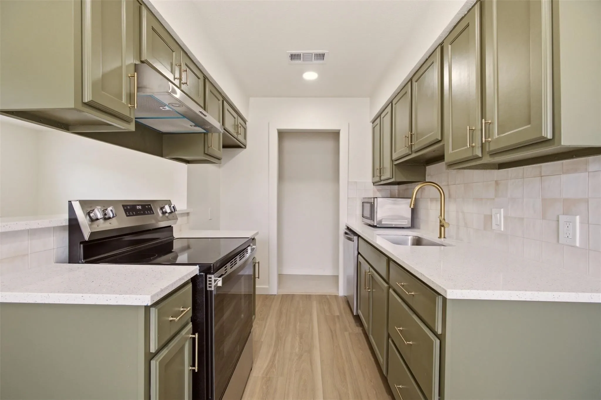 Apartment For Rent in Tarrant County , 908 Isbell Road A, Fort Worth, Texas 76114, 2 Bedroom, 2 Bathroom, Garage spaces, 920 Sqft, built in 1983, mls#21395471, Real Estate Agent in Fort Worth, Homes For Rent in Tarrant county, Homes For Rent in Fort Worth, Realtor in Fort Worth Texas, Real Estate Brokerage Independent Realty Texas, Luminita Cordes Realtor