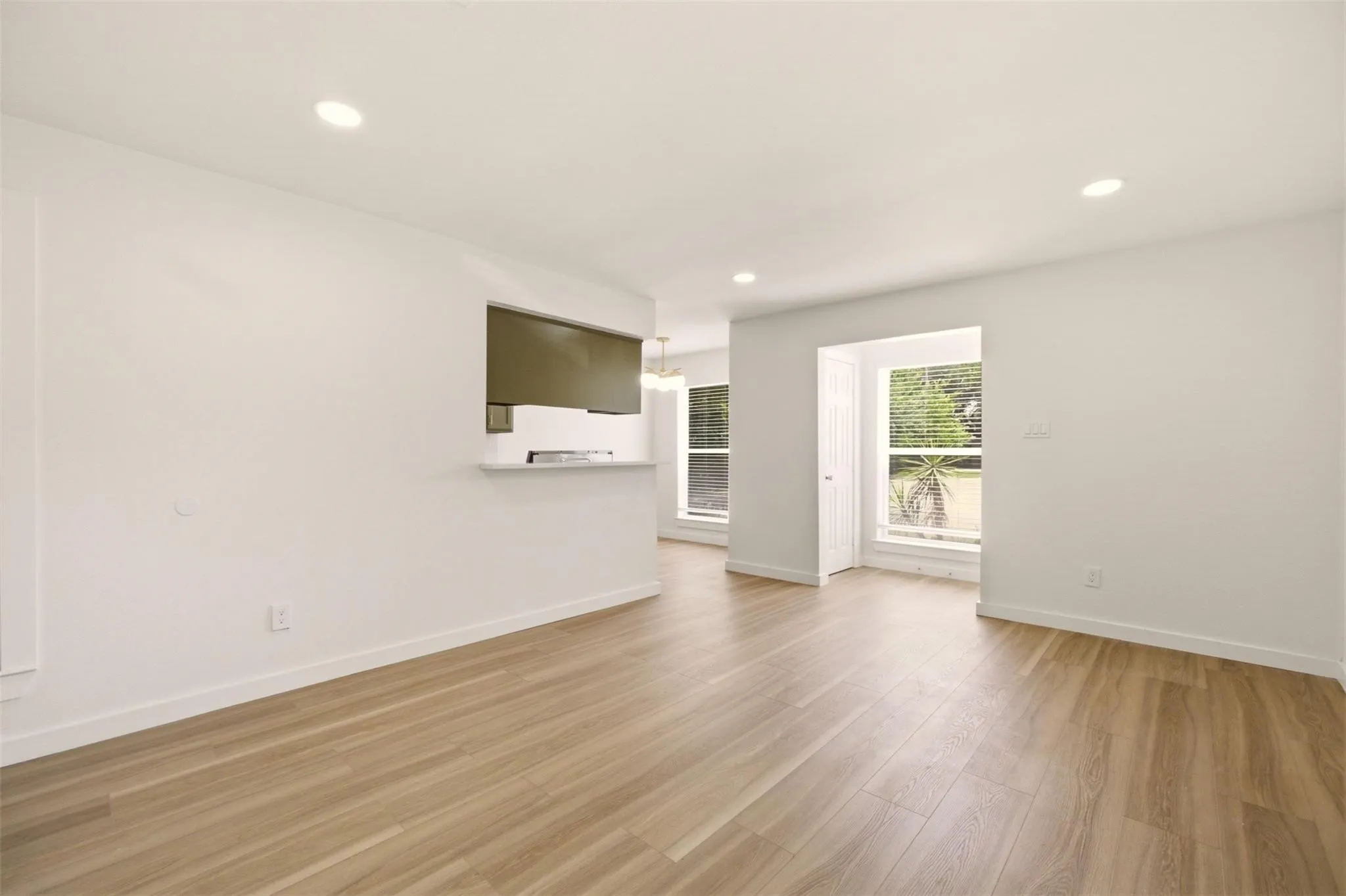 Apartment For Rent in Tarrant County , 908 Isbell Road A, Fort Worth, Texas 76114, 2 Bedroom, 2 Bathroom, Garage spaces, 920 Sqft, built in 1983, mls#21395471, Real Estate Agent in Fort Worth, Homes For Rent in Tarrant county, Homes For Rent in Fort Worth, Realtor in Fort Worth Texas, Real Estate Brokerage Independent Realty Texas, Luminita Cordes Realtor