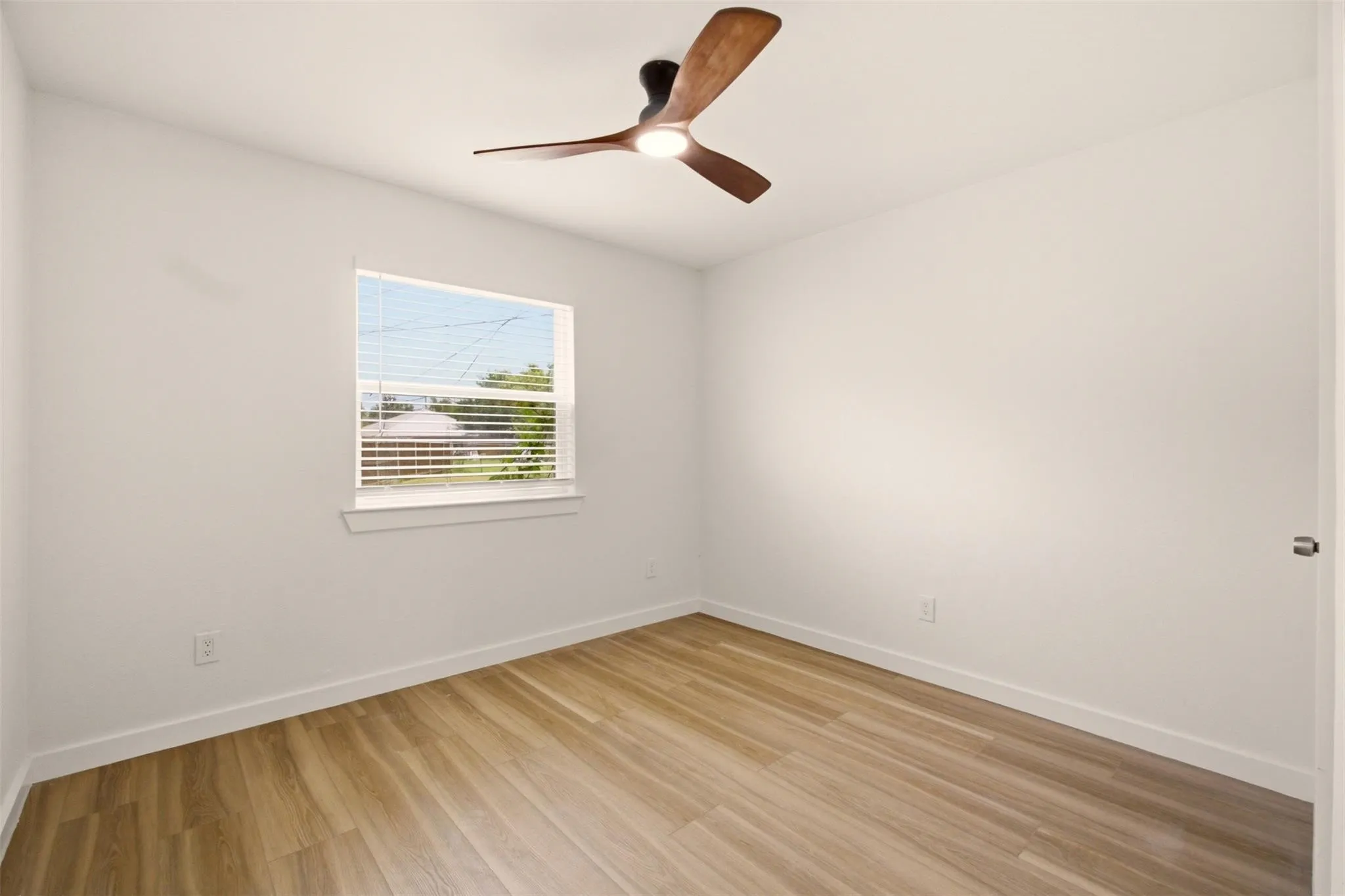 Apartment For Rent in Tarrant County , 908 Isbell Road A, Fort Worth, Texas 76114, 2 Bedroom, 2 Bathroom, Garage spaces, 920 Sqft, built in 1983, mls#21395471, Real Estate Agent in Fort Worth, Homes For Rent in Tarrant county, Homes For Rent in Fort Worth, Realtor in Fort Worth Texas, Real Estate Brokerage Independent Realty Texas, Luminita Cordes Realtor