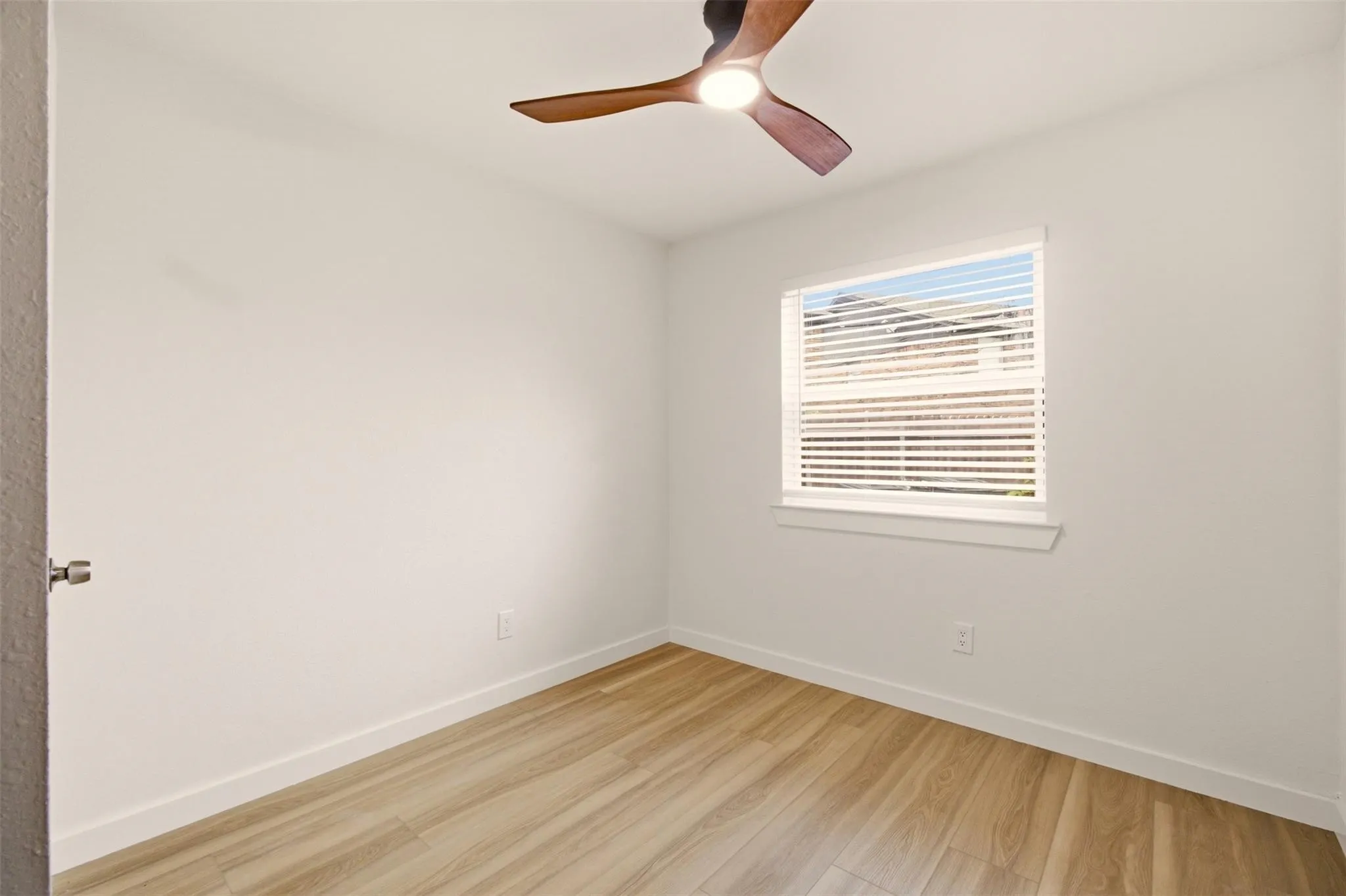 Apartment For Rent in Tarrant County , 908 Isbell Road A, Fort Worth, Texas 76114, 2 Bedroom, 2 Bathroom, Garage spaces, 920 Sqft, built in 1983, mls#21395471, Real Estate Agent in Fort Worth, Homes For Rent in Tarrant county, Homes For Rent in Fort Worth, Realtor in Fort Worth Texas, Real Estate Brokerage Independent Realty Texas, Luminita Cordes Realtor