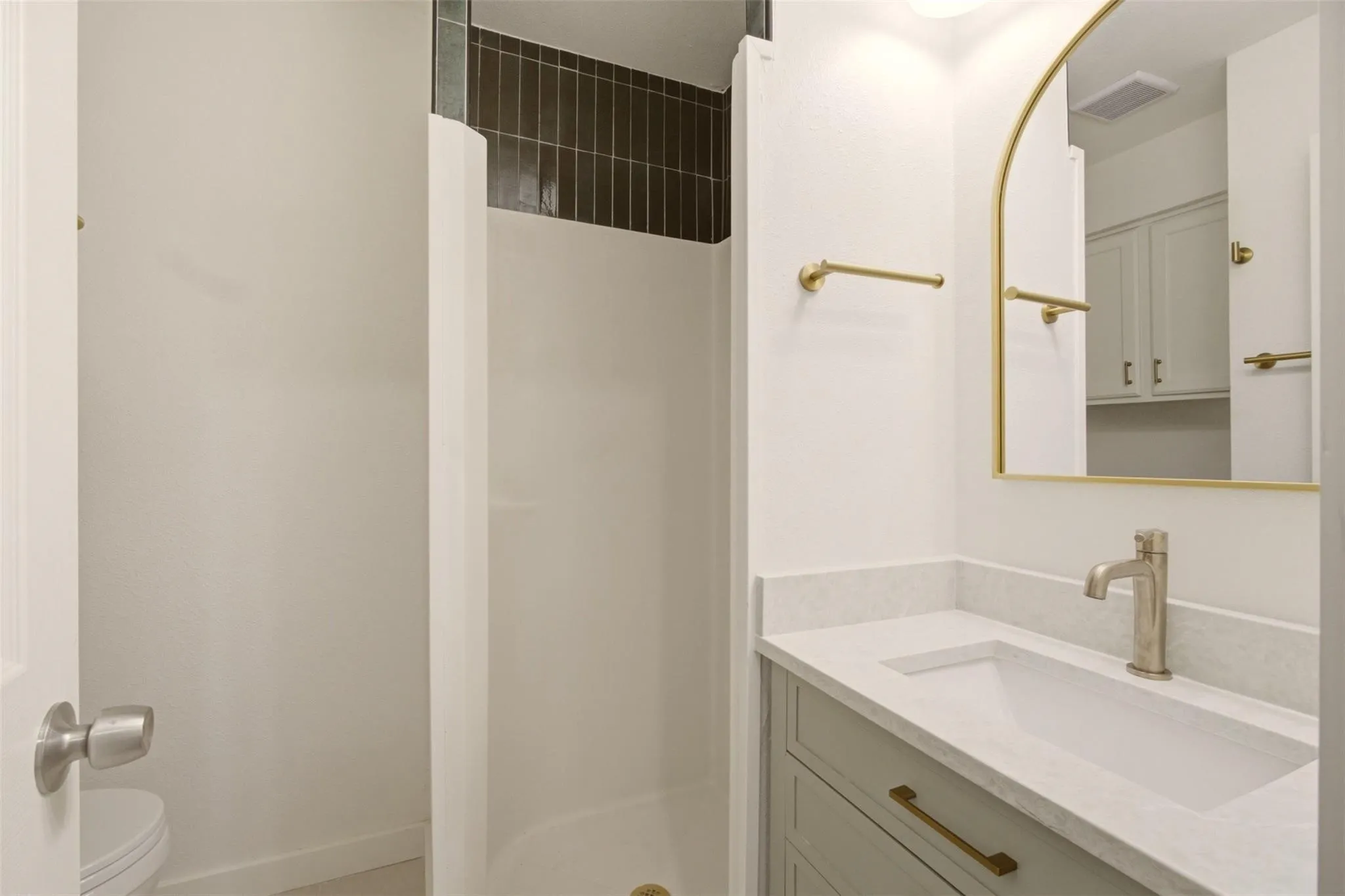 Apartment For Rent in Tarrant County , 908 Isbell Road A, Fort Worth, Texas 76114, 2 Bedroom, 2 Bathroom, Garage spaces, 920 Sqft, built in 1983, mls#21395471, Real Estate Agent in Fort Worth, Homes For Rent in Tarrant county, Homes For Rent in Fort Worth, Realtor in Fort Worth Texas, Real Estate Brokerage Independent Realty Texas, Luminita Cordes Realtor