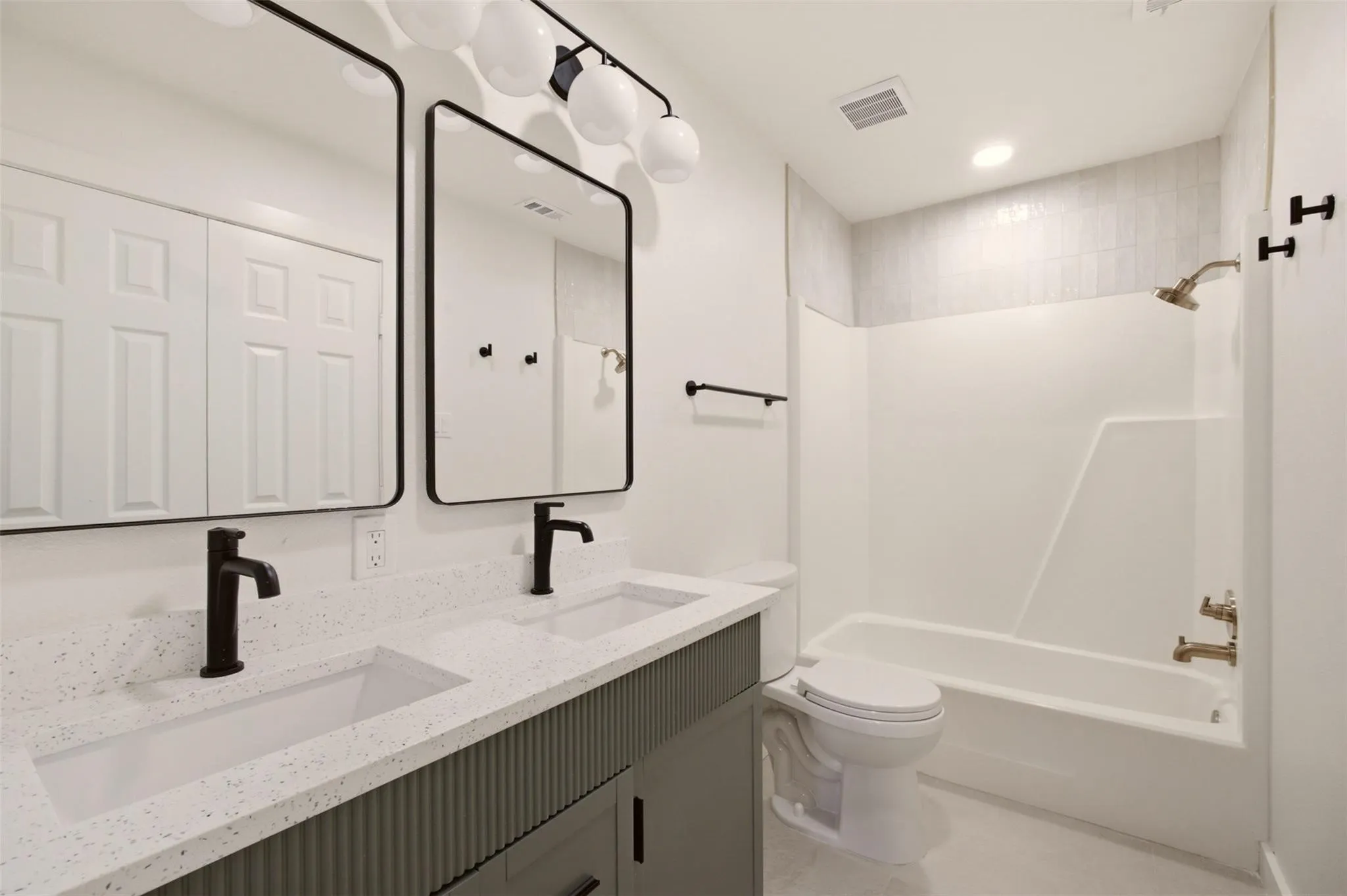 Apartment For Rent in Tarrant County , 908 Isbell Road A, Fort Worth, Texas 76114, 2 Bedroom, 2 Bathroom, Garage spaces, 920 Sqft, built in 1983, mls#21395471, Real Estate Agent in Fort Worth, Homes For Rent in Tarrant county, Homes For Rent in Fort Worth, Realtor in Fort Worth Texas, Real Estate Brokerage Independent Realty Texas, Luminita Cordes Realtor