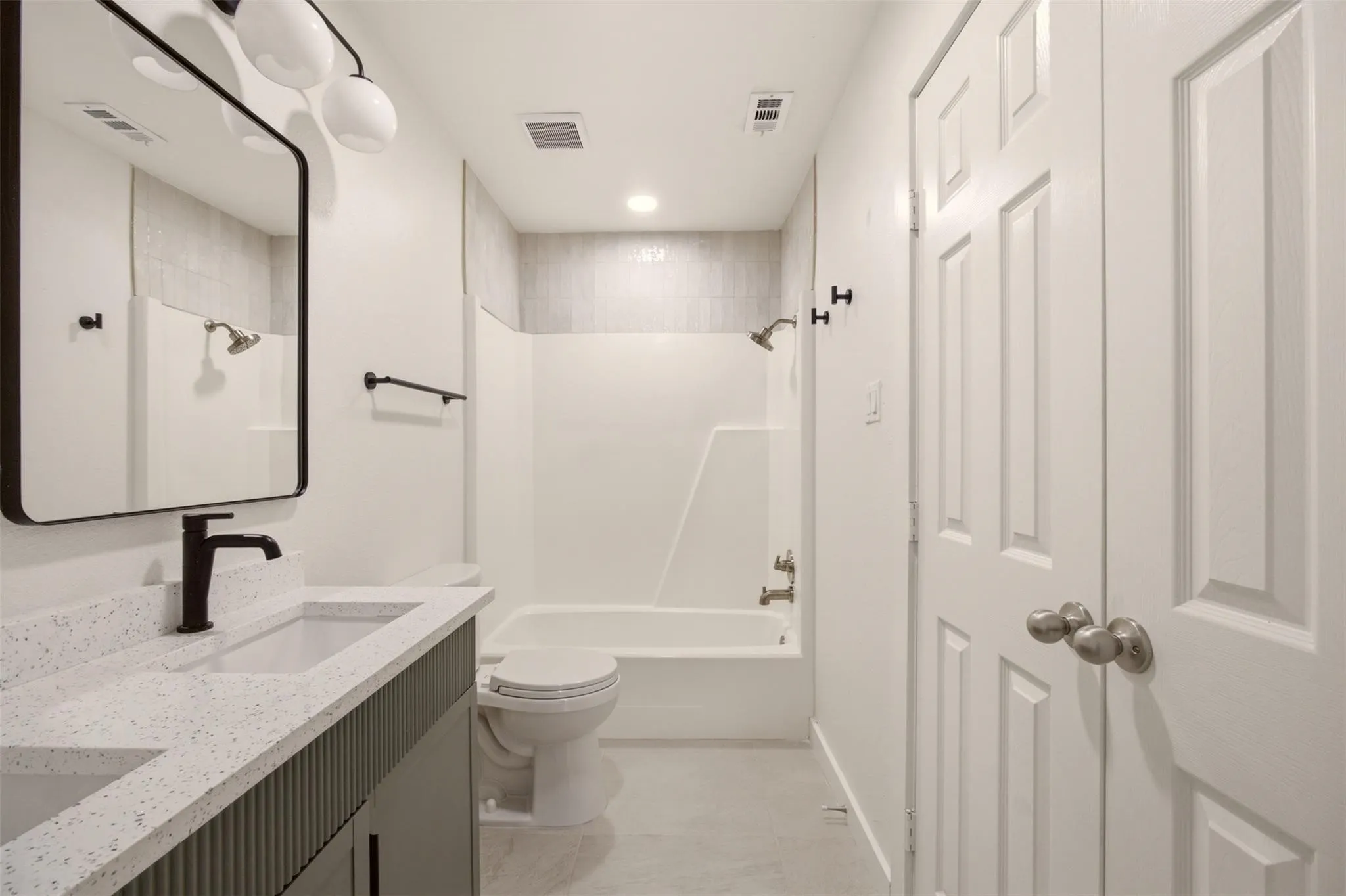Apartment For Rent in Tarrant County , 908 Isbell Road A, Fort Worth, Texas 76114, 2 Bedroom, 2 Bathroom, Garage spaces, 920 Sqft, built in 1983, mls#21395471, Real Estate Agent in Fort Worth, Homes For Rent in Tarrant county, Homes For Rent in Fort Worth, Realtor in Fort Worth Texas, Real Estate Brokerage Independent Realty Texas, Luminita Cordes Realtor