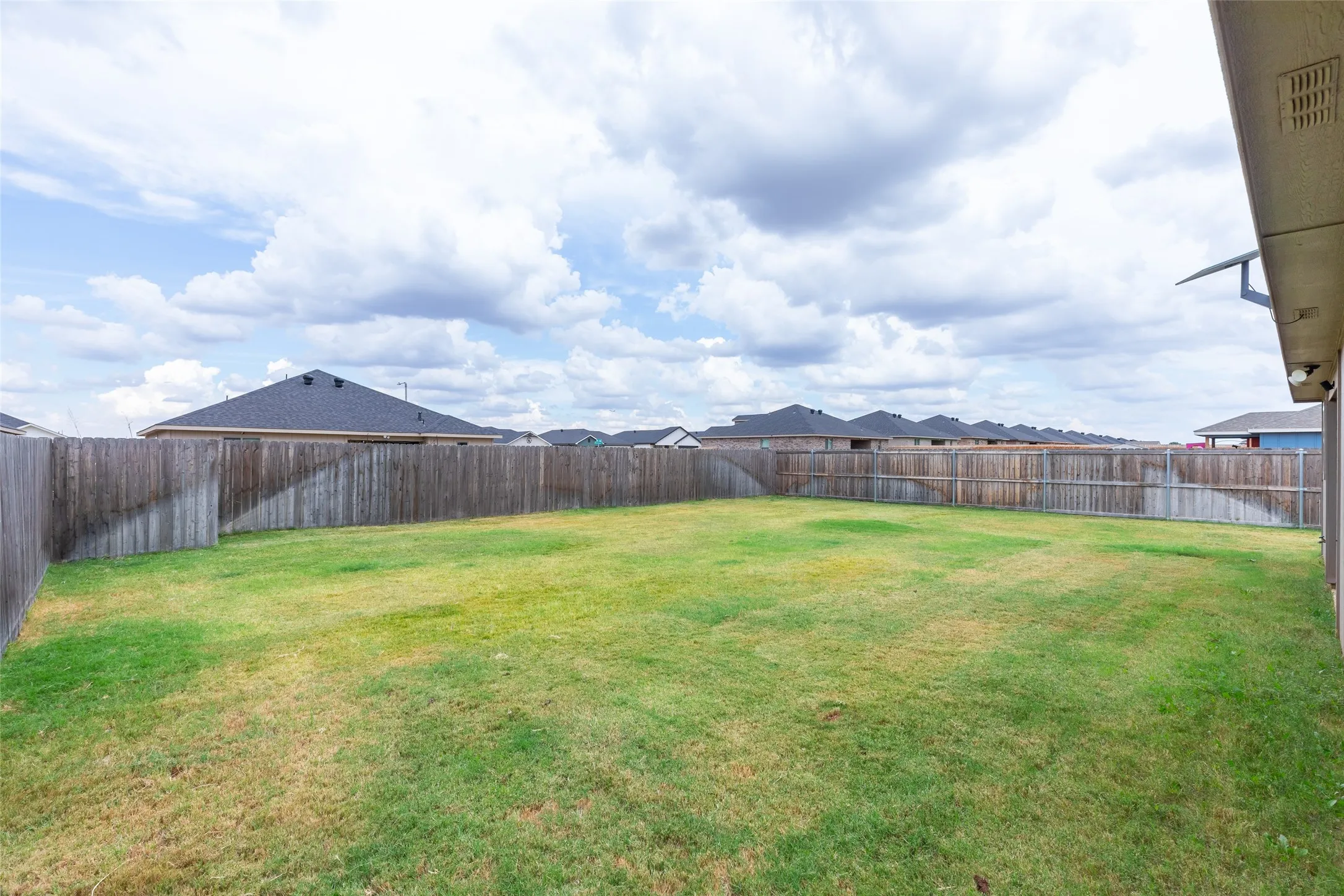 Single Family Residence For Sale in Taylor County , 194 Waterloo Drive, Abilene, Texas 79602, 3 Bedroom, 2 Bathroom, 2 Garage spaces, 1,103 Sqft, built in 2024, mls#21393939, Real Estate Agent in Abilene, Homes For Sale in Taylor county, Homes For Sale in Abilene, Realtor in Abilene Texas, Real Estate Brokerage Independent Realty Texas, Luminita Cordes Realtor