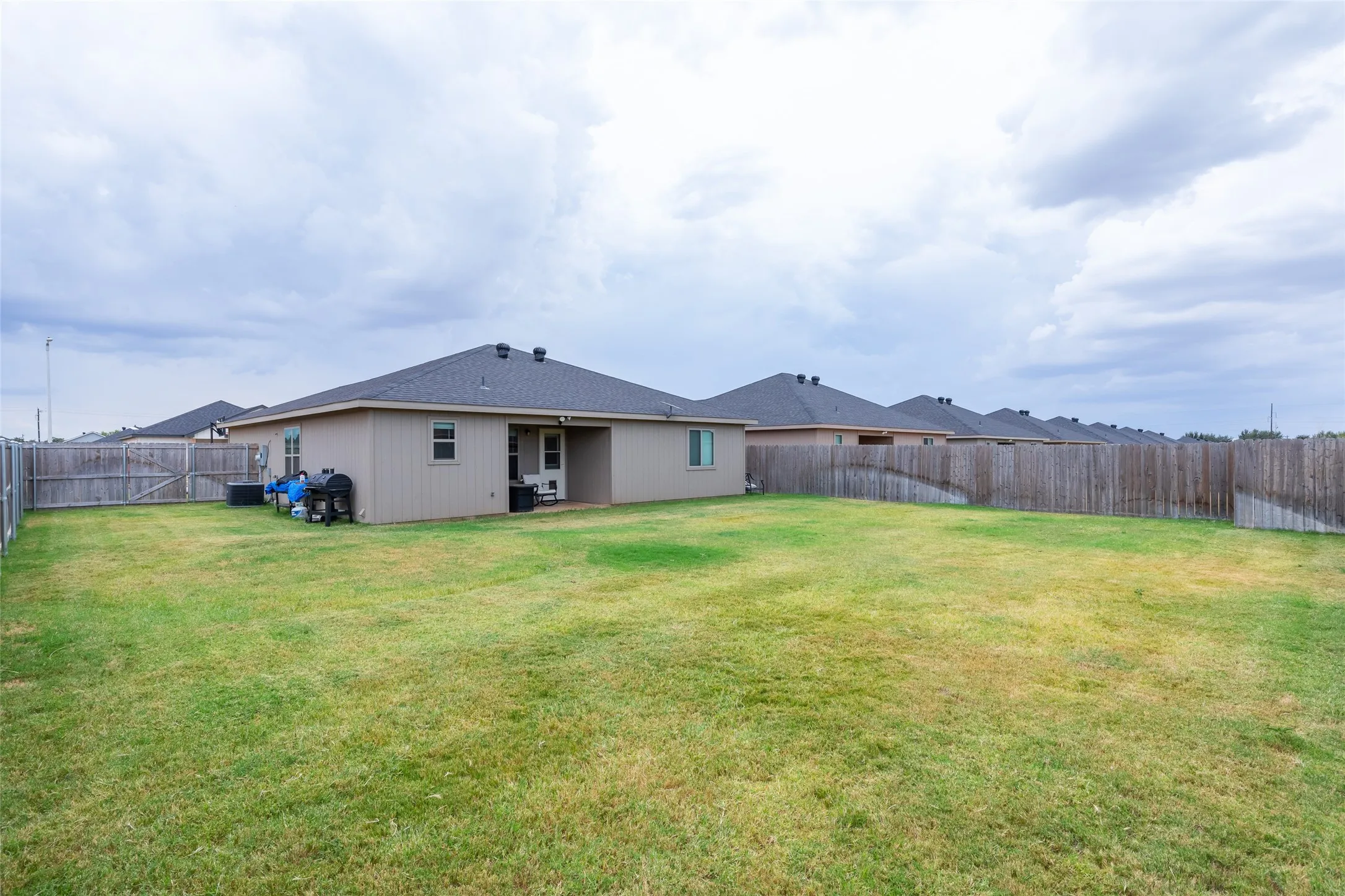 Single Family Residence For Sale in Taylor County , 194 Waterloo Drive, Abilene, Texas 79602, 3 Bedroom, 2 Bathroom, 2 Garage spaces, 1,103 Sqft, built in 2024, mls#21393939, Real Estate Agent in Abilene, Homes For Sale in Taylor county, Homes For Sale in Abilene, Realtor in Abilene Texas, Real Estate Brokerage Independent Realty Texas, Luminita Cordes Realtor