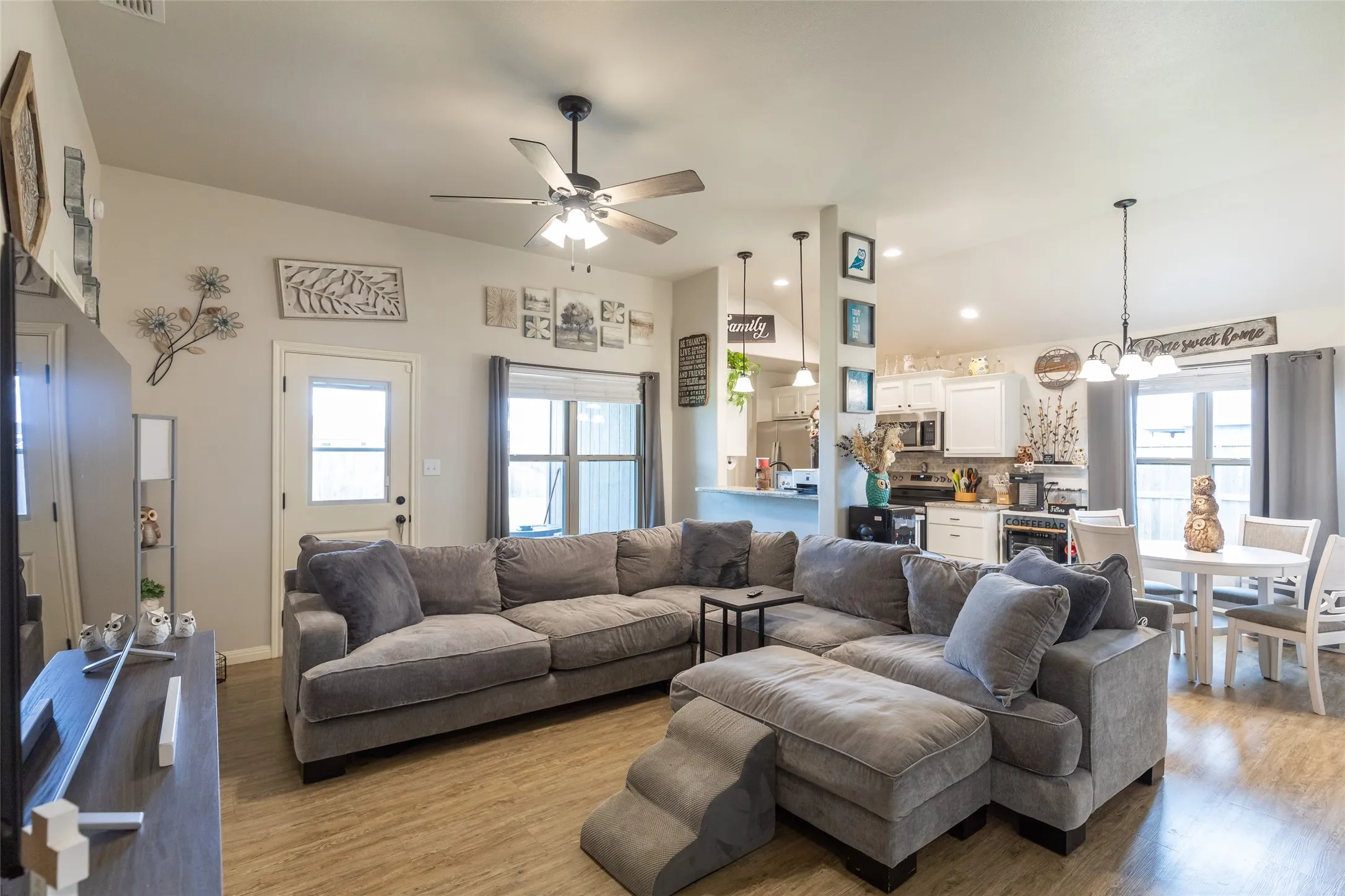Single Family Residence For Sale in Taylor County , 194 Waterloo Drive, Abilene, Texas 79602, 3 Bedroom, 2 Bathroom, 2 Garage spaces, 1,103 Sqft, built in 2024, mls#21393939, Real Estate Agent in Abilene, Homes For Sale in Taylor county, Homes For Sale in Abilene, Realtor in Abilene Texas, Real Estate Brokerage Independent Realty Texas, Luminita Cordes Realtor