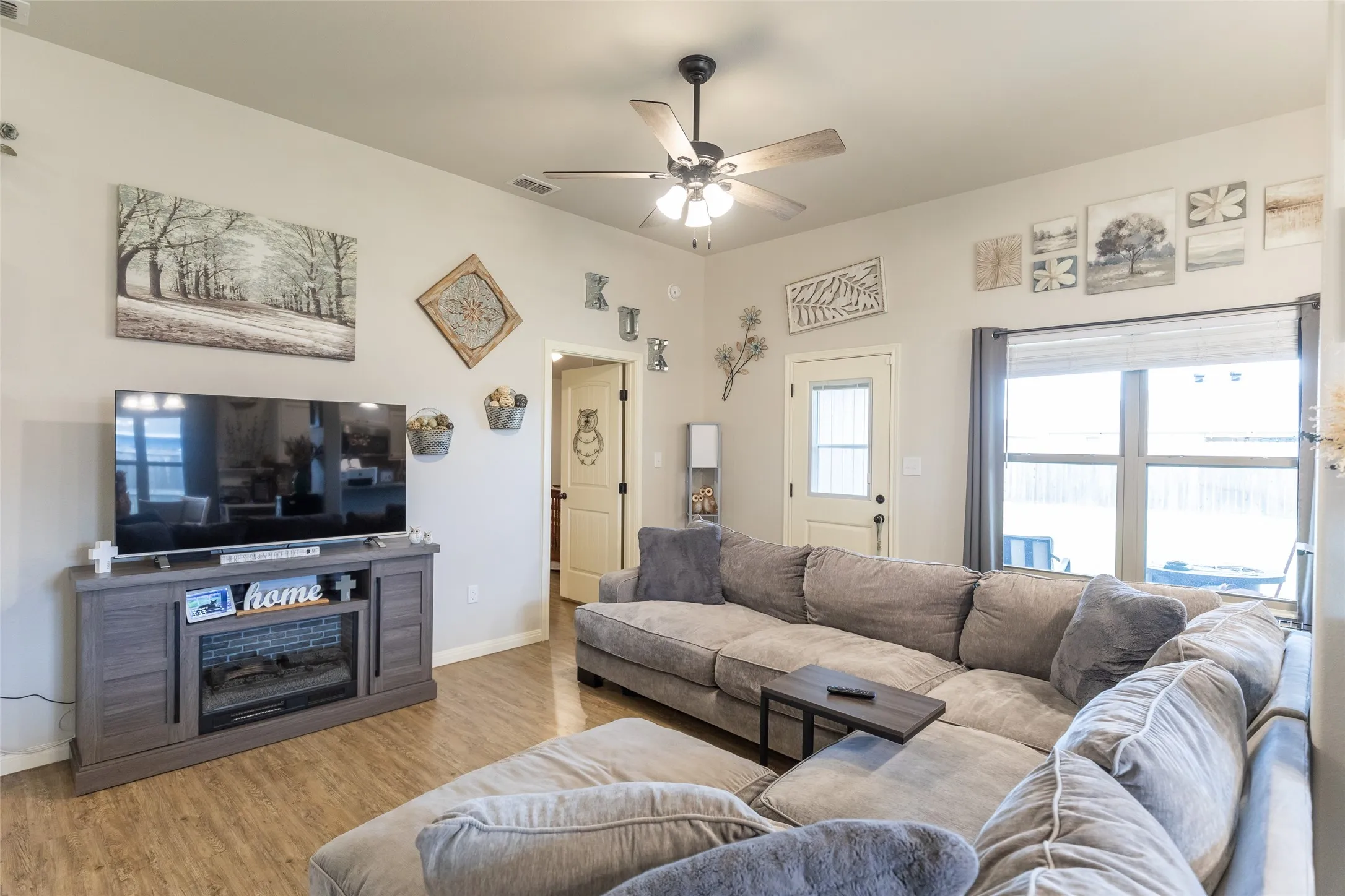 Single Family Residence For Sale in Taylor County , 194 Waterloo Drive, Abilene, Texas 79602, 3 Bedroom, 2 Bathroom, 2 Garage spaces, 1,103 Sqft, built in 2024, mls#21393939, Real Estate Agent in Abilene, Homes For Sale in Taylor county, Homes For Sale in Abilene, Realtor in Abilene Texas, Real Estate Brokerage Independent Realty Texas, Luminita Cordes Realtor
