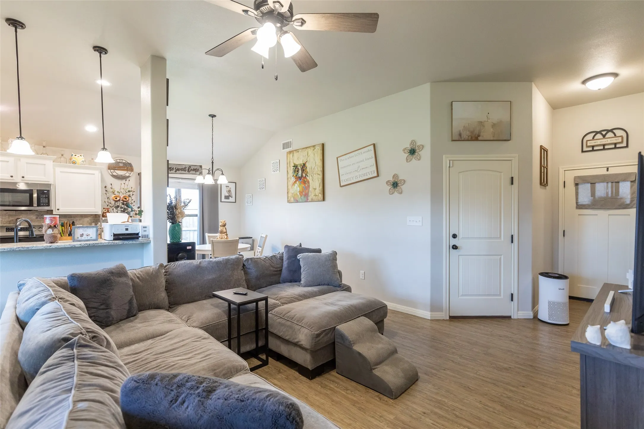 Single Family Residence For Sale in Taylor County , 194 Waterloo Drive, Abilene, Texas 79602, 3 Bedroom, 2 Bathroom, 2 Garage spaces, 1,103 Sqft, built in 2024, mls#21393939, Real Estate Agent in Abilene, Homes For Sale in Taylor county, Homes For Sale in Abilene, Realtor in Abilene Texas, Real Estate Brokerage Independent Realty Texas, Luminita Cordes Realtor