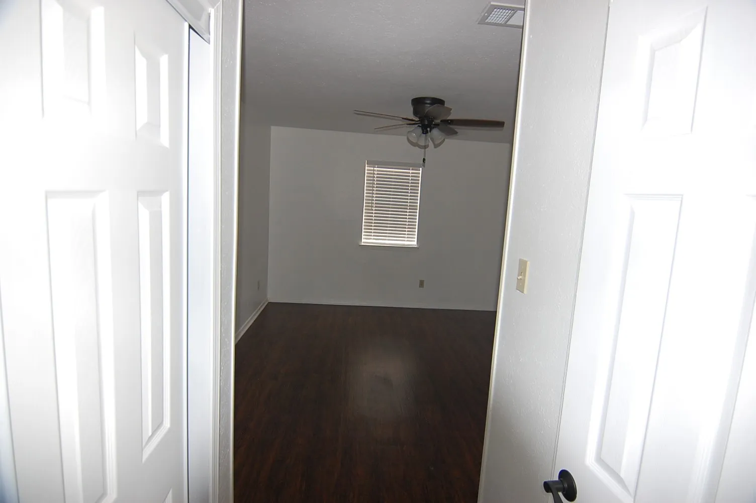 Duplex For Rent in Tarrant County , 4801 Woodland Park Boulevard, Arlington, Texas 76013, 4 Bedroom, 2 Bathroom, Garage spaces, 1,558 Sqft, built in 1978, mls#21387270, Real Estate Agent in Arlington, Homes For Rent in Tarrant county, Homes For Rent in Arlington, Realtor in Arlington Texas, Real Estate Brokerage Independent Realty Texas, Luminita Cordes Realtor