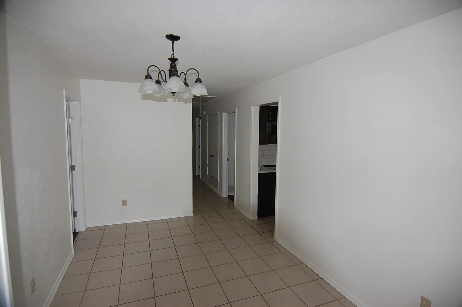 Duplex For Rent in Tarrant County , 4801 Woodland Park Boulevard, Arlington, Texas 76013, 4 Bedroom, 2 Bathroom, Garage spaces, 1,558 Sqft, built in 1978, mls#21387270, Real Estate Agent in Arlington, Homes For Rent in Tarrant county, Homes For Rent in Arlington, Realtor in Arlington Texas, Real Estate Brokerage Independent Realty Texas, Luminita Cordes Realtor