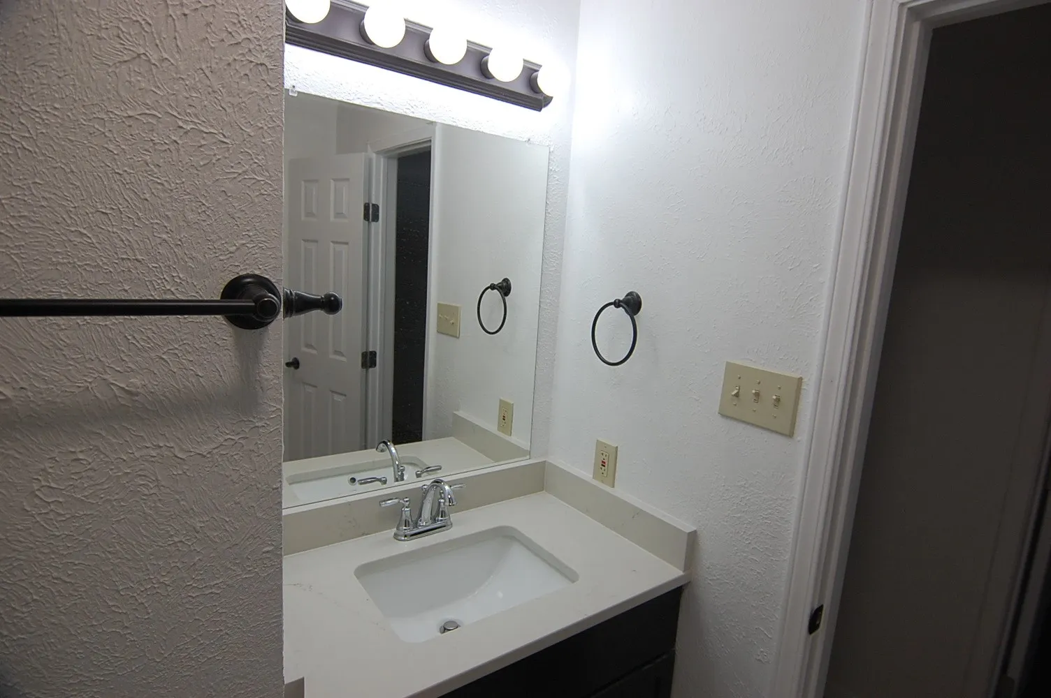 Duplex For Rent in Tarrant County , 4801 Woodland Park Boulevard, Arlington, Texas 76013, 4 Bedroom, 2 Bathroom, Garage spaces, 1,558 Sqft, built in 1978, mls#21387270, Real Estate Agent in Arlington, Homes For Rent in Tarrant county, Homes For Rent in Arlington, Realtor in Arlington Texas, Real Estate Brokerage Independent Realty Texas, Luminita Cordes Realtor
