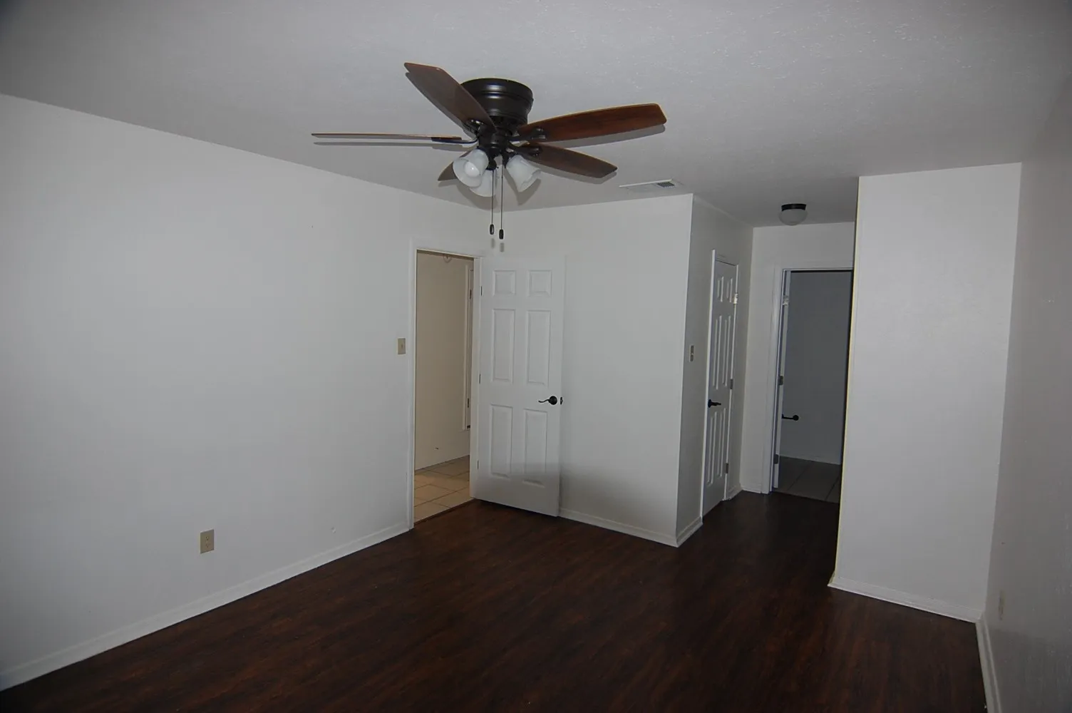 Duplex For Rent in Tarrant County , 4801 Woodland Park Boulevard, Arlington, Texas 76013, 4 Bedroom, 2 Bathroom, Garage spaces, 1,558 Sqft, built in 1978, mls#21387270, Real Estate Agent in Arlington, Homes For Rent in Tarrant county, Homes For Rent in Arlington, Realtor in Arlington Texas, Real Estate Brokerage Independent Realty Texas, Luminita Cordes Realtor