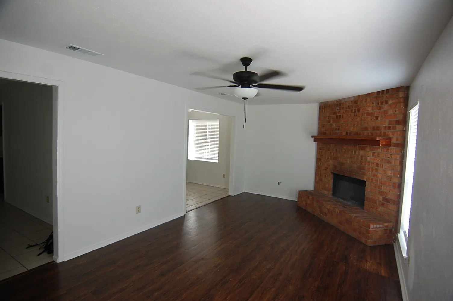 Duplex For Rent in Tarrant County , 4801 Woodland Park Boulevard, Arlington, Texas 76013, 4 Bedroom, 2 Bathroom, Garage spaces, 1,558 Sqft, built in 1978, mls#21387270, Real Estate Agent in Arlington, Homes For Rent in Tarrant county, Homes For Rent in Arlington, Realtor in Arlington Texas, Real Estate Brokerage Independent Realty Texas, Luminita Cordes Realtor