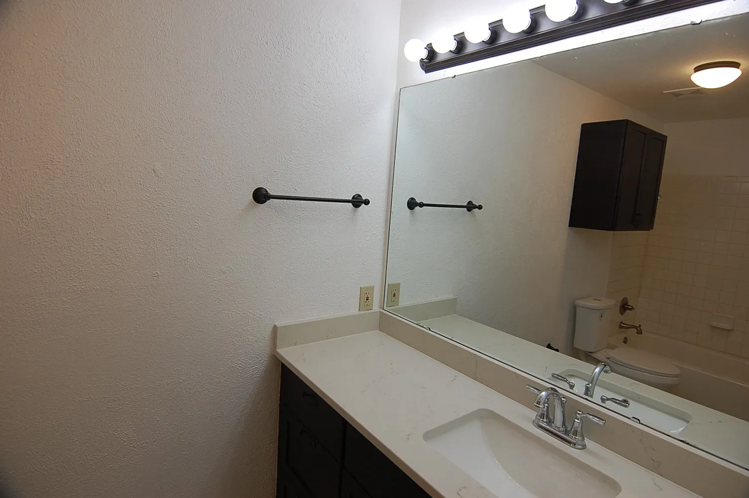 Duplex For Rent in Tarrant County , 4801 Woodland Park Boulevard, Arlington, Texas 76013, 4 Bedroom, 2 Bathroom, Garage spaces, 1,558 Sqft, built in 1978, mls#21387270, Real Estate Agent in Arlington, Homes For Rent in Tarrant county, Homes For Rent in Arlington, Realtor in Arlington Texas, Real Estate Brokerage Independent Realty Texas, Luminita Cordes Realtor