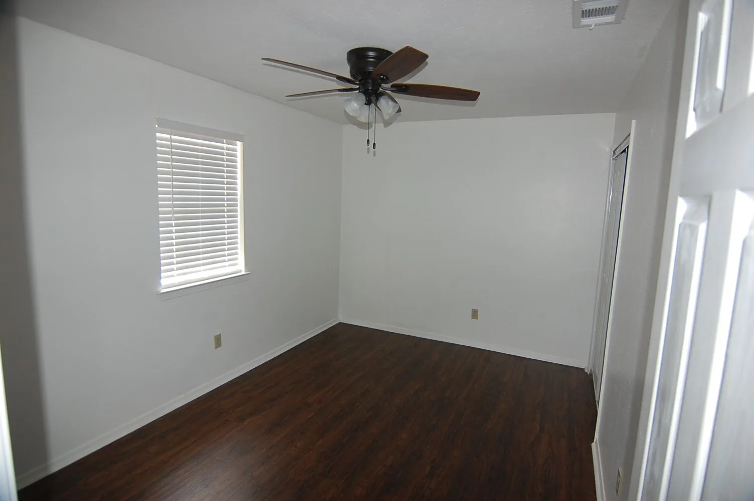 Duplex For Rent in Tarrant County , 4801 Woodland Park Boulevard, Arlington, Texas 76013, 4 Bedroom, 2 Bathroom, Garage spaces, 1,558 Sqft, built in 1978, mls#21387270, Real Estate Agent in Arlington, Homes For Rent in Tarrant county, Homes For Rent in Arlington, Realtor in Arlington Texas, Real Estate Brokerage Independent Realty Texas, Luminita Cordes Realtor