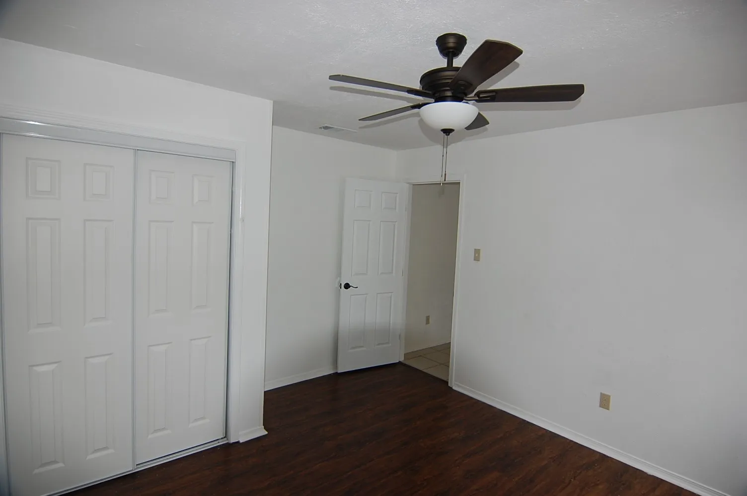 Duplex For Rent in Tarrant County , 4801 Woodland Park Boulevard, Arlington, Texas 76013, 4 Bedroom, 2 Bathroom, Garage spaces, 1,558 Sqft, built in 1978, mls#21387270, Real Estate Agent in Arlington, Homes For Rent in Tarrant county, Homes For Rent in Arlington, Realtor in Arlington Texas, Real Estate Brokerage Independent Realty Texas, Luminita Cordes Realtor