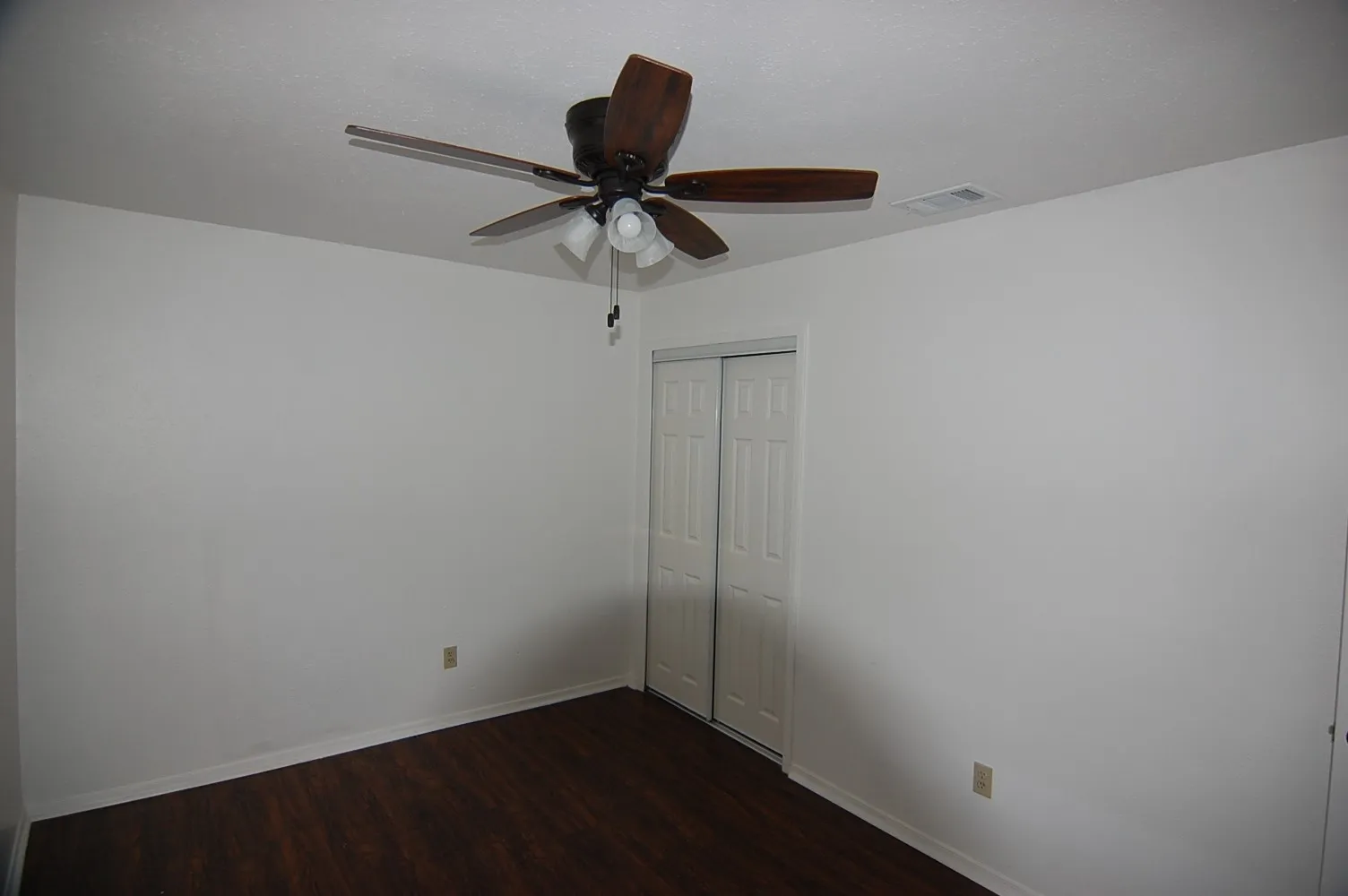 Duplex For Rent in Tarrant County , 4801 Woodland Park Boulevard, Arlington, Texas 76013, 4 Bedroom, 2 Bathroom, Garage spaces, 1,558 Sqft, built in 1978, mls#21387270, Real Estate Agent in Arlington, Homes For Rent in Tarrant county, Homes For Rent in Arlington, Realtor in Arlington Texas, Real Estate Brokerage Independent Realty Texas, Luminita Cordes Realtor