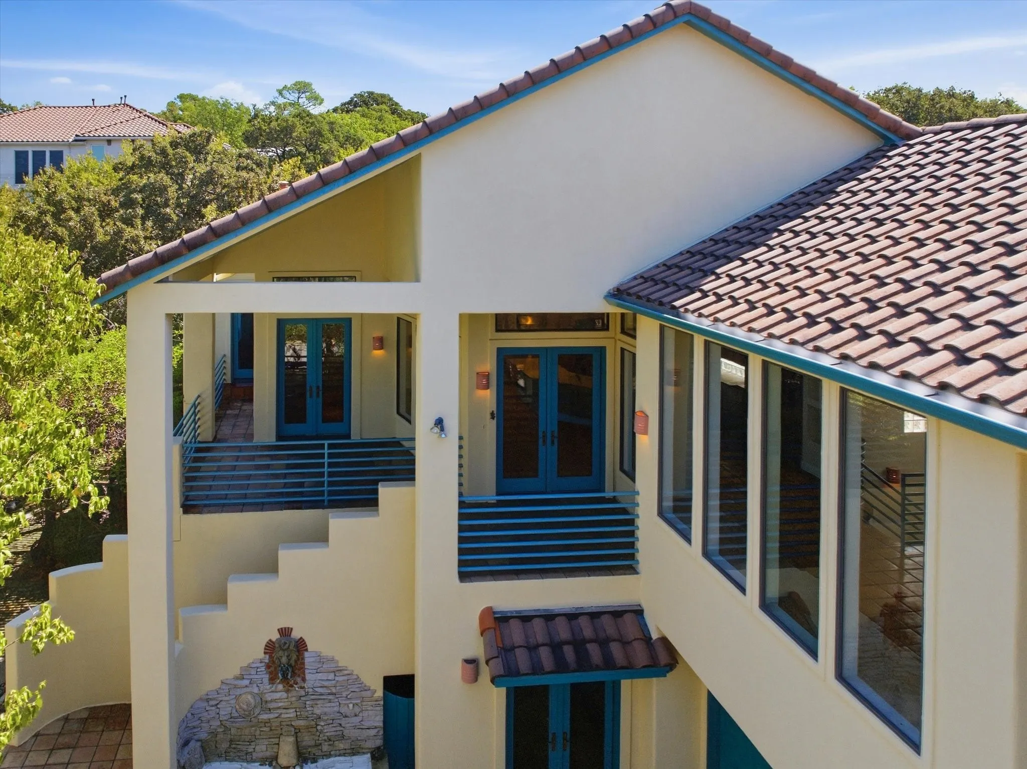 Aerial view of balcony and side of​​‌​​​​‌​​‌‌​‌‌​​​‌‌​‌​‌​‌​​​‌​​ house.